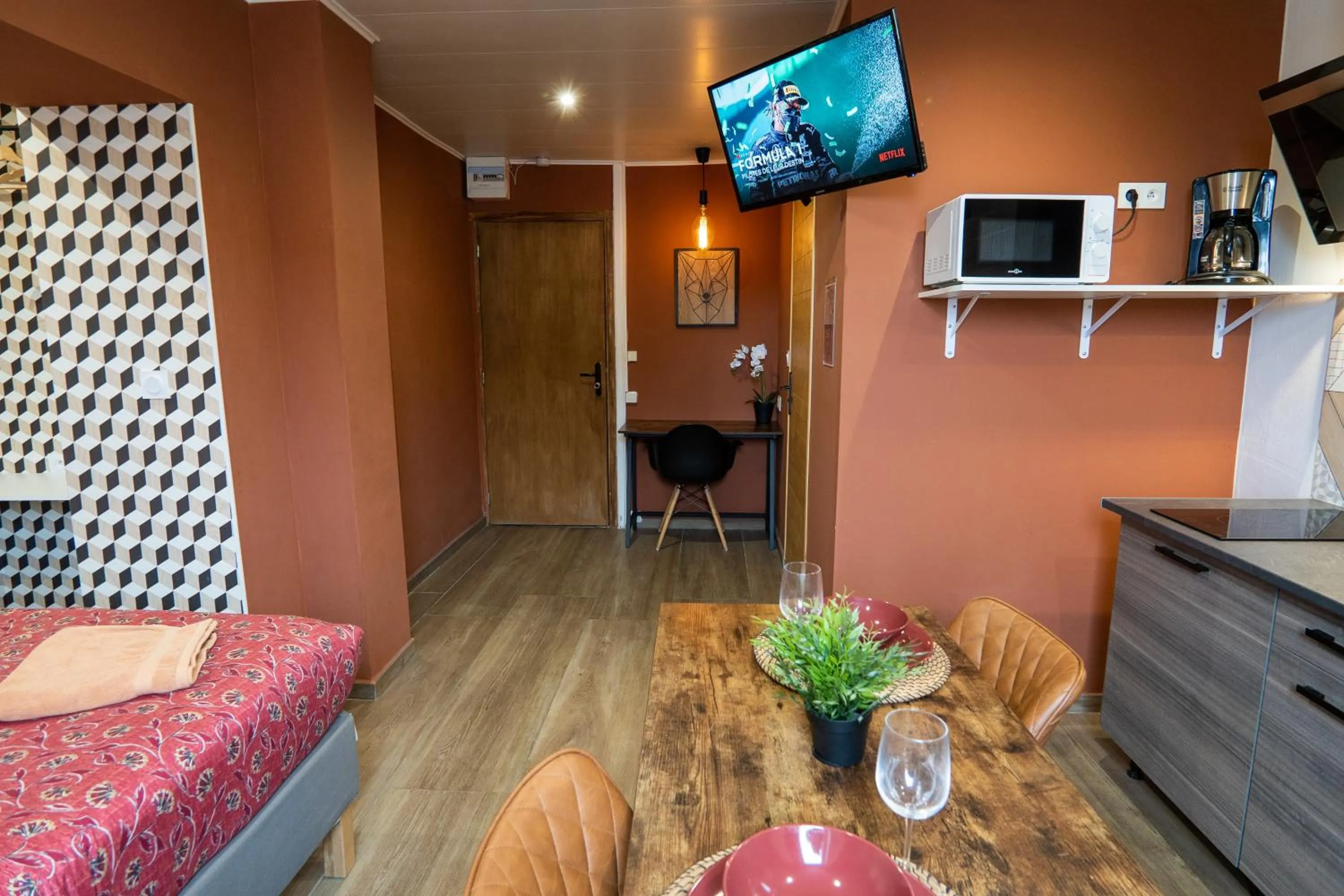 Photo of the whole room in Capstay Color Valenciennes & Netflix