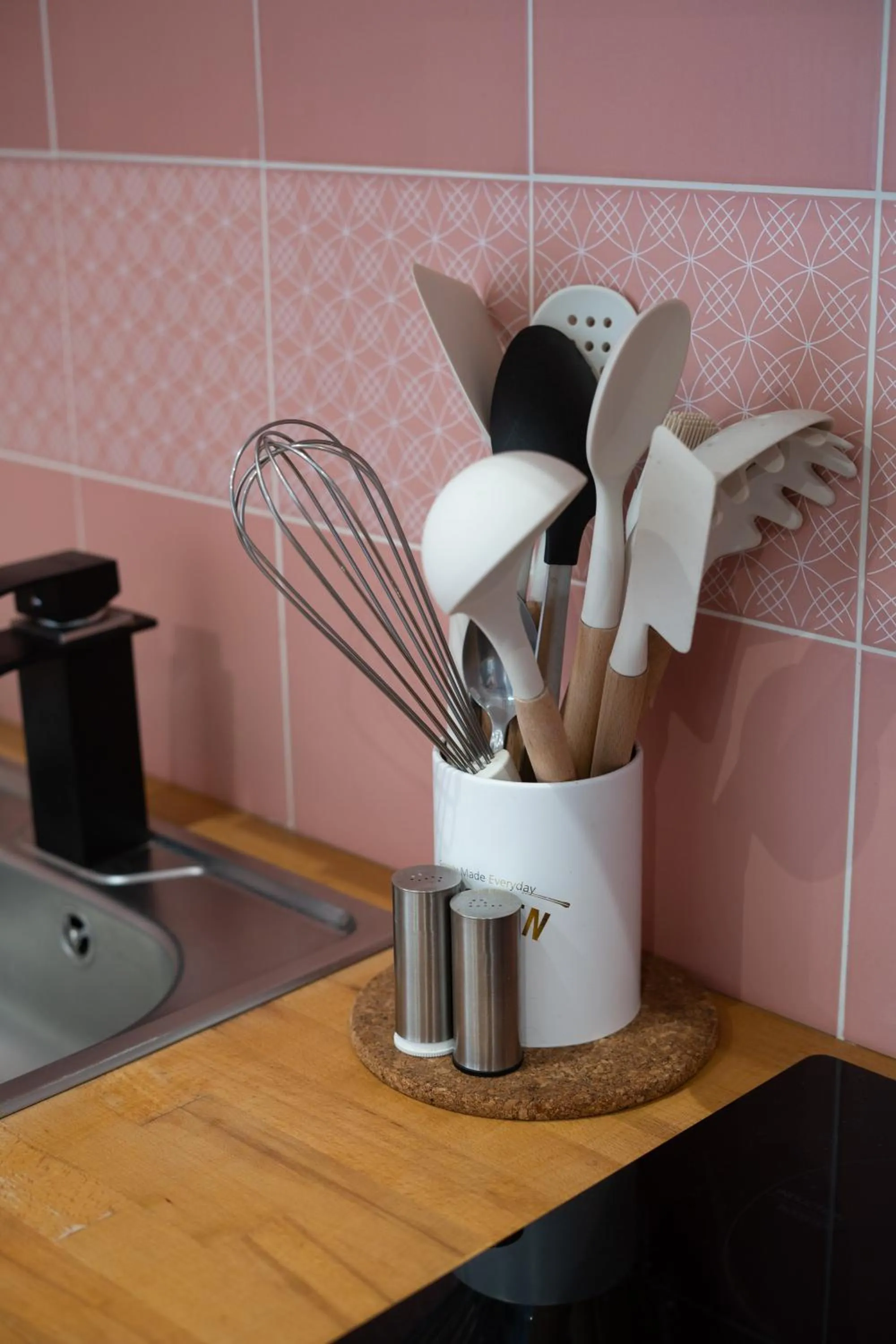 kitchen in Capstay Color Valenciennes & Netflix