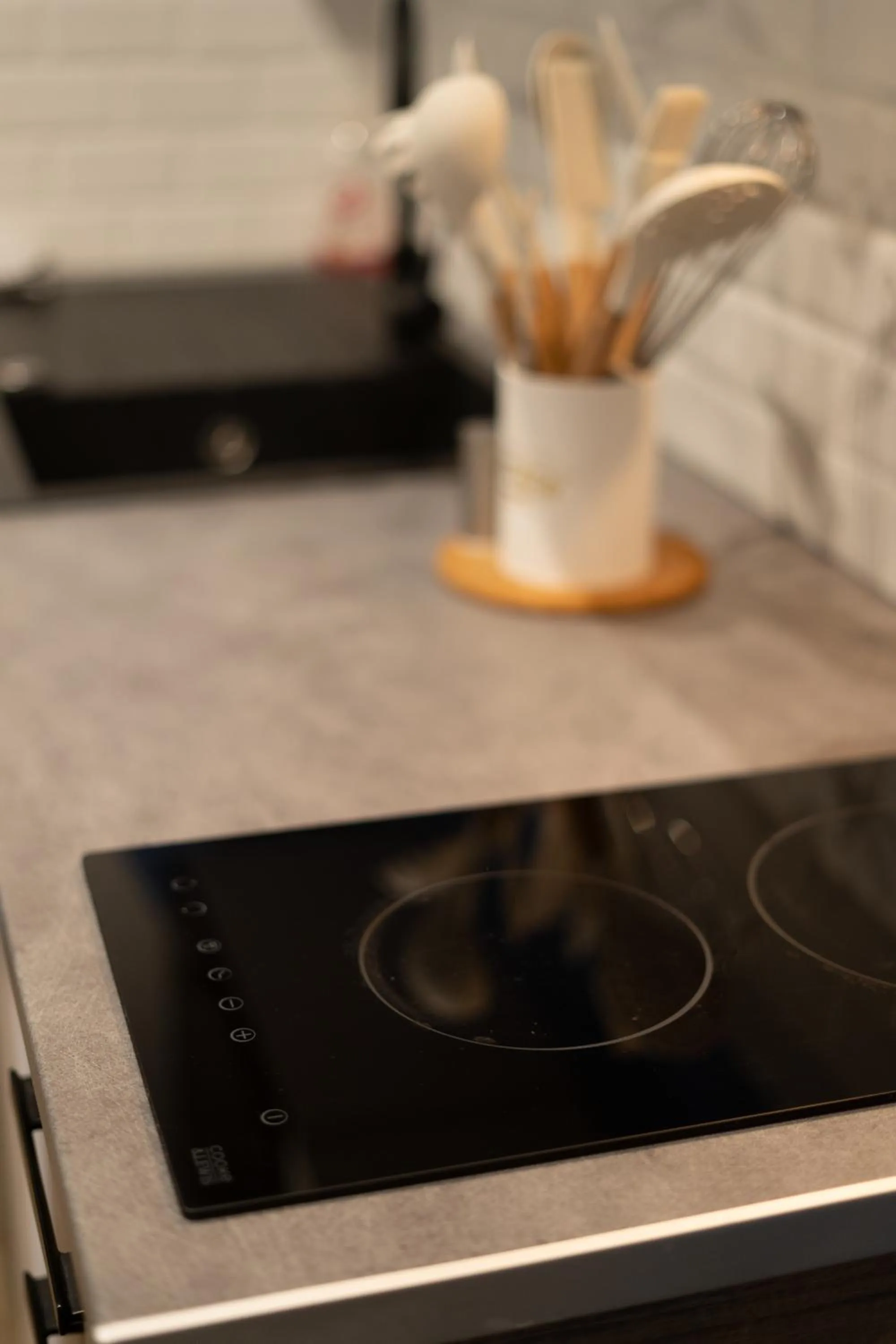 Kitchen or kitchenette in Capstay Color Valenciennes & Netflix