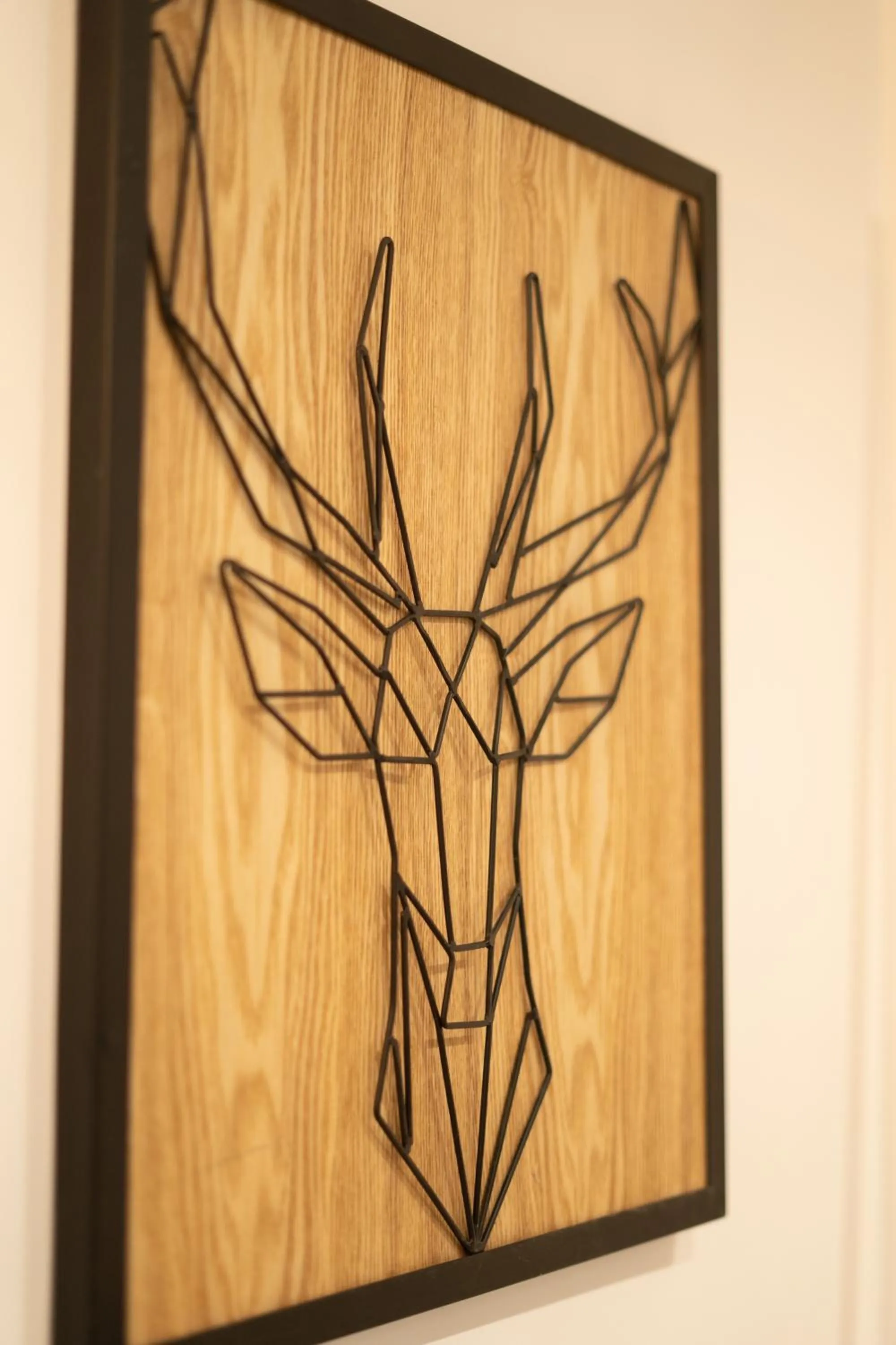 Decorative detail in Capstay Color Valenciennes & Netflix