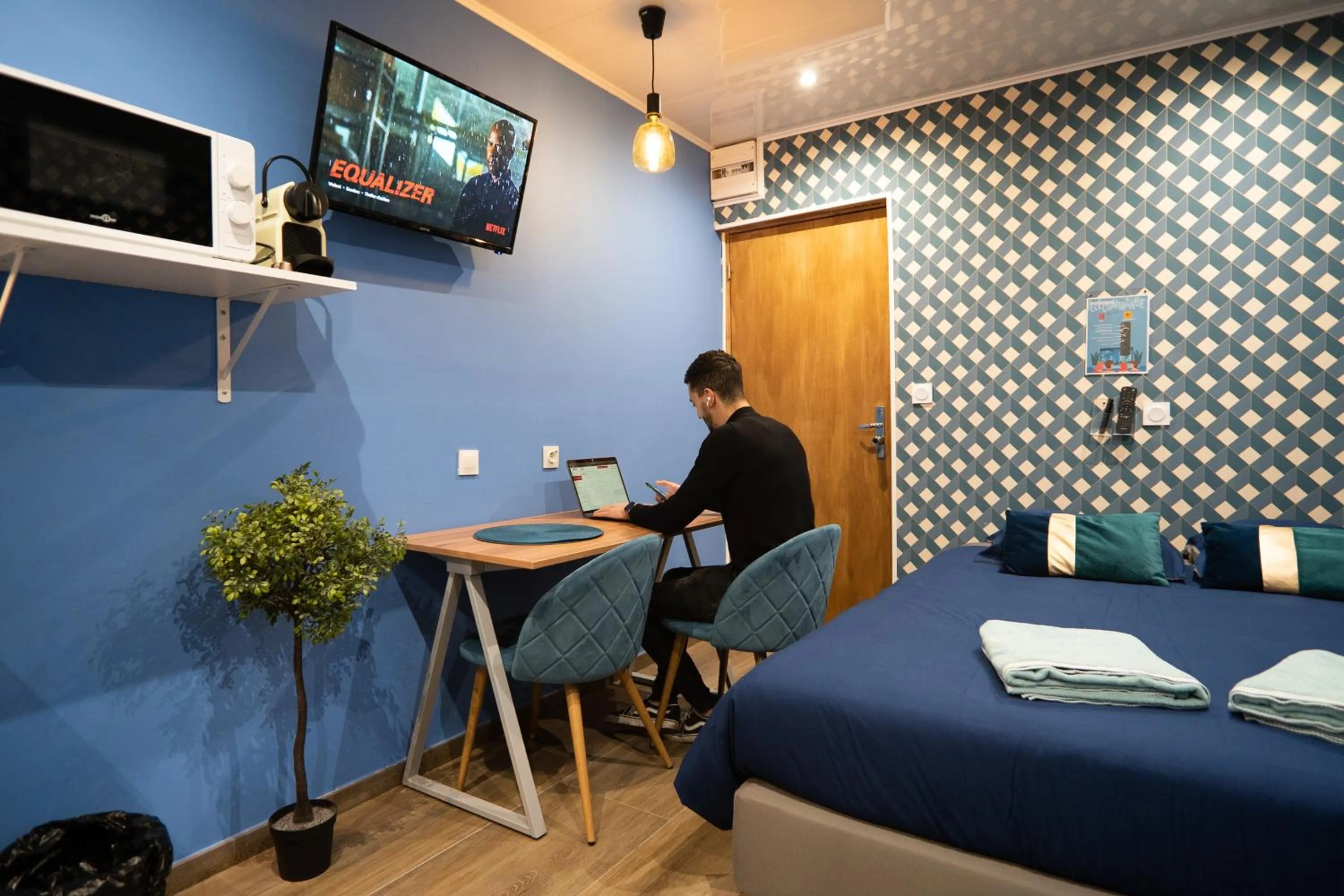 TV and multimedia, Bed in Capstay Color Valenciennes & Netflix