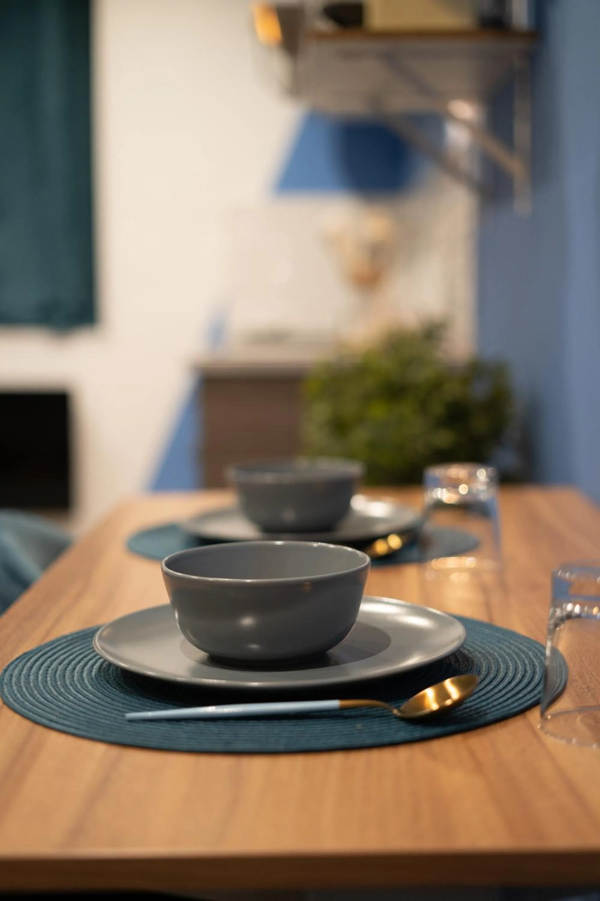 Dining area in Capstay Color Valenciennes & Netflix