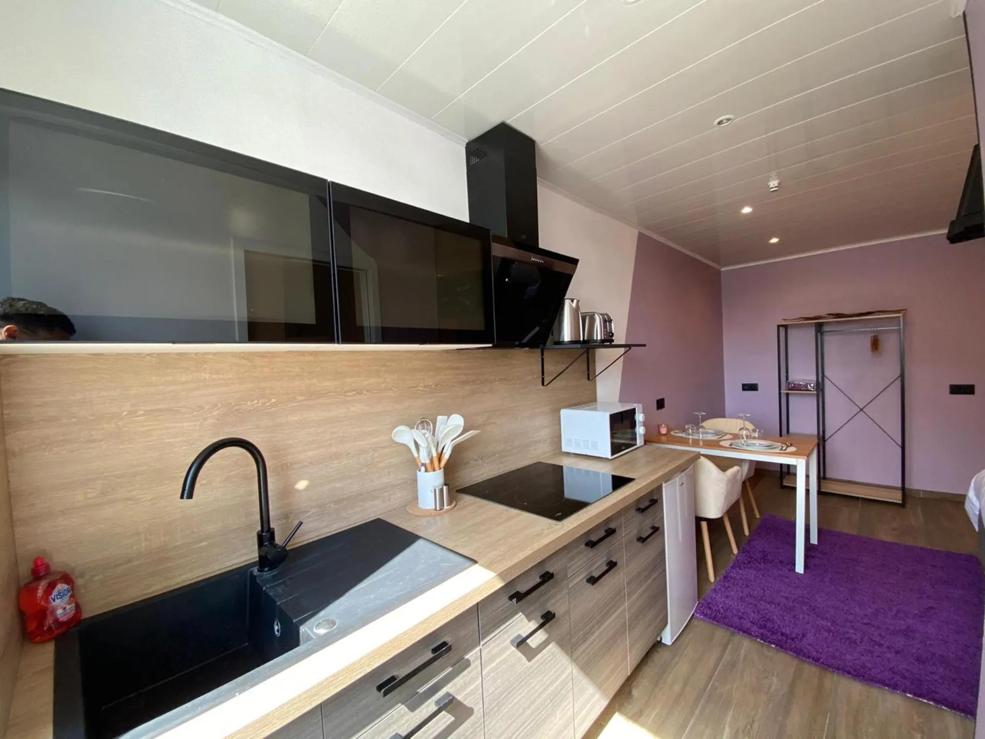 Kitchen or kitchenette in Capstay Color Valenciennes & Netflix