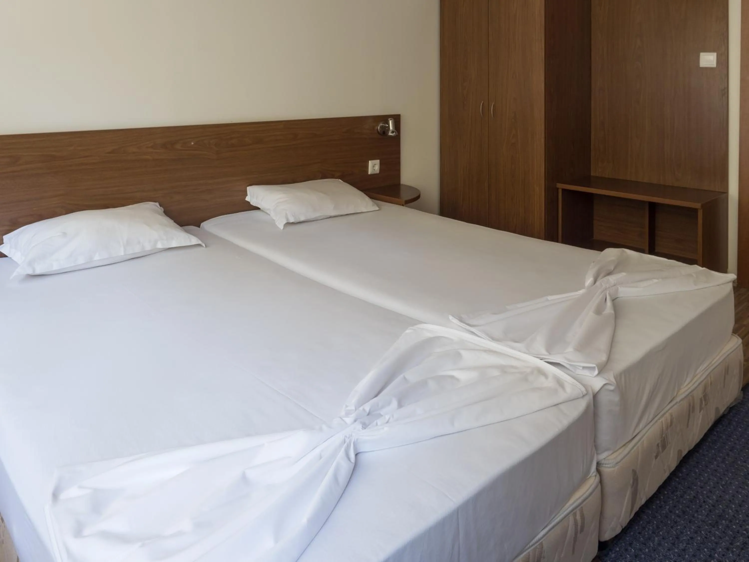 Bedroom, Bed in Family Park Hotel Kyoshkove