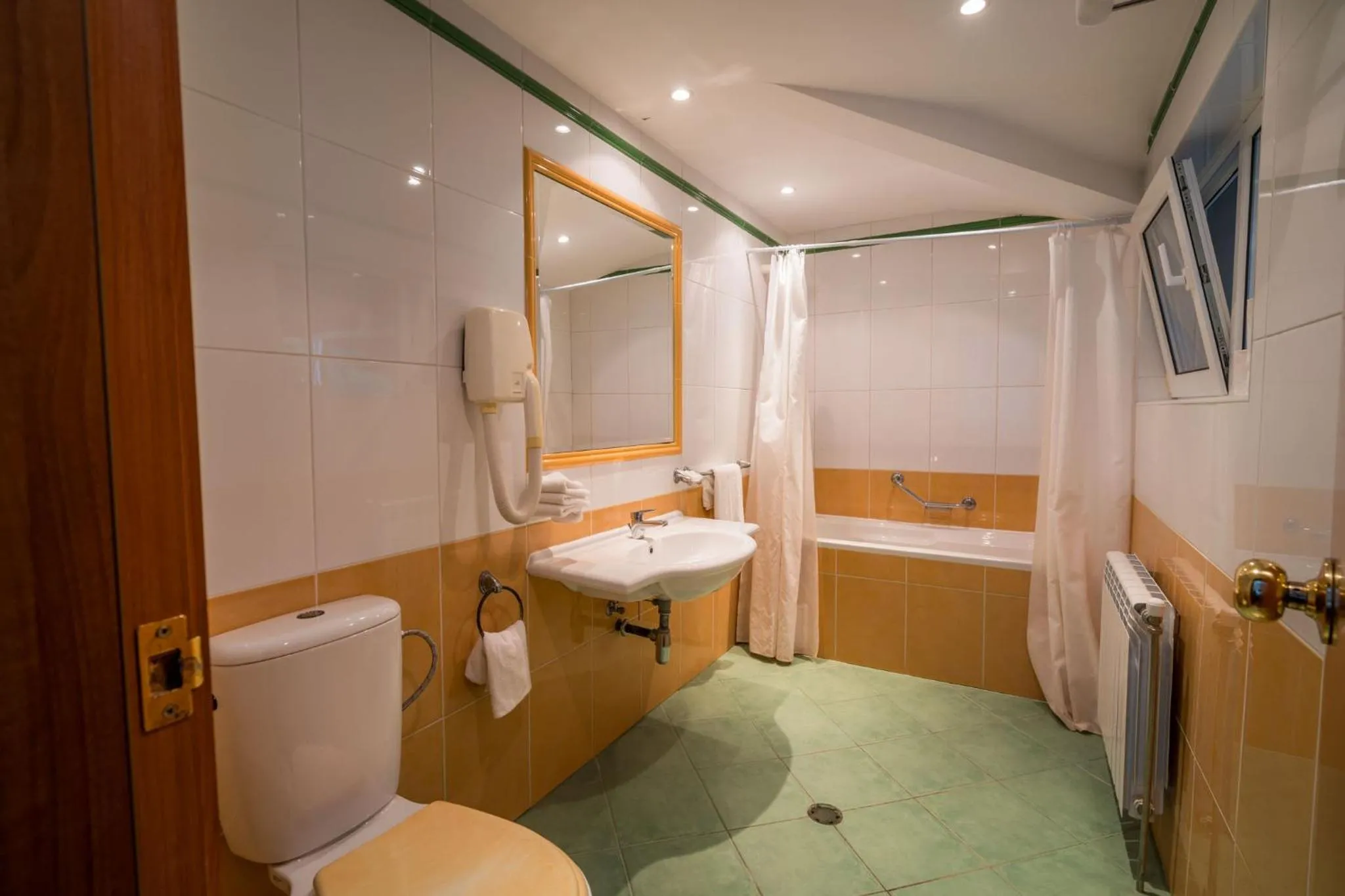 Bathroom in Family Park Hotel Kyoshkove