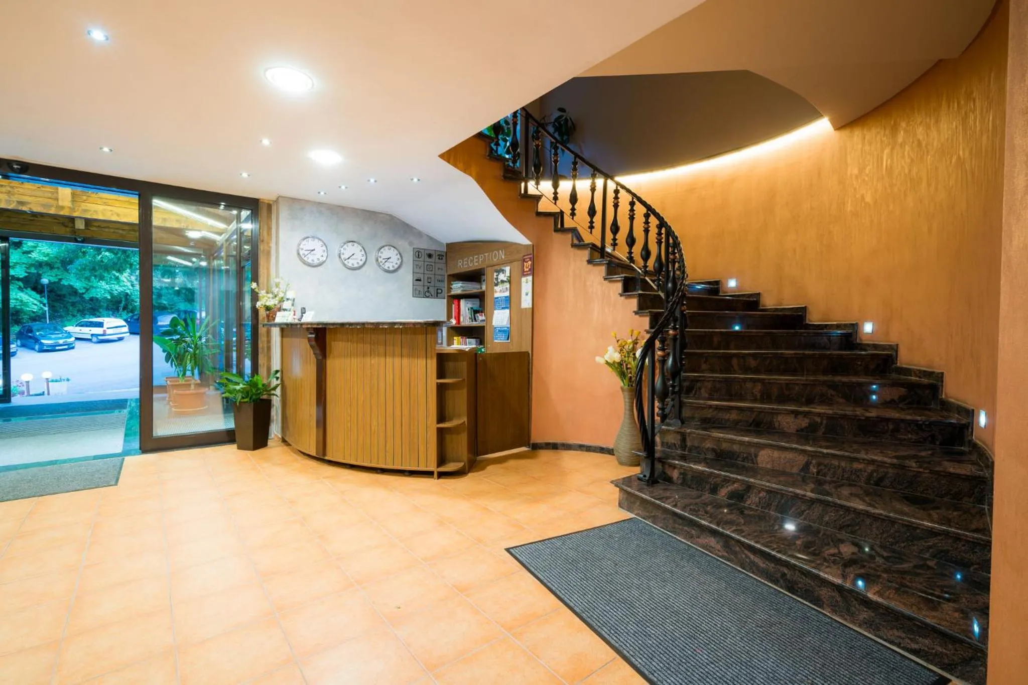 Lobby or reception in Family Park Hotel Kyoshkove