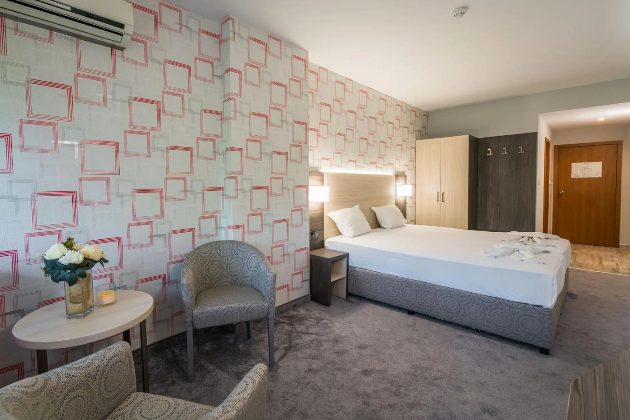 Bedroom, Bed in Family Park Hotel Kyoshkove