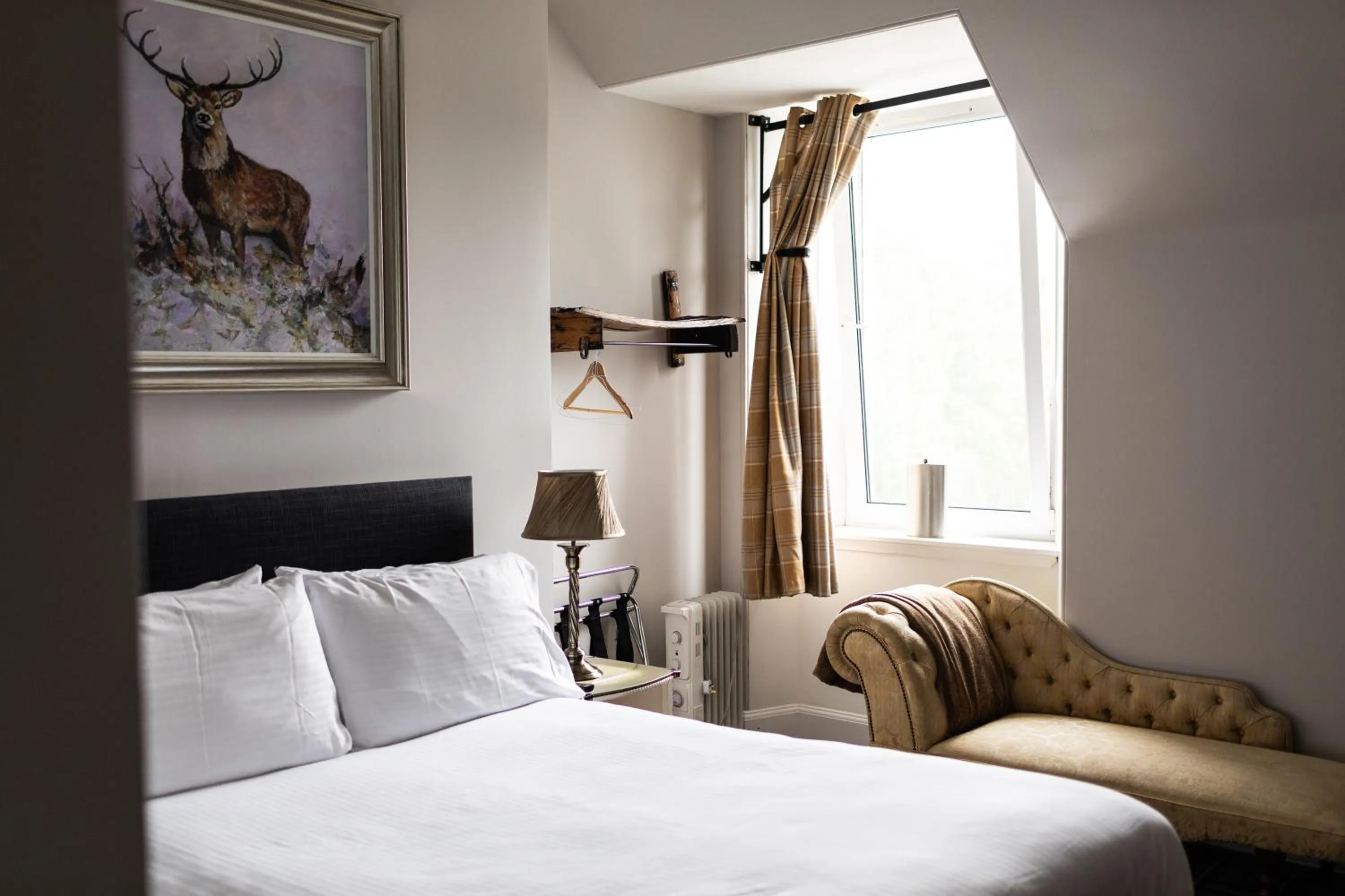 Bedroom, Bed in Whitebridge Hotel