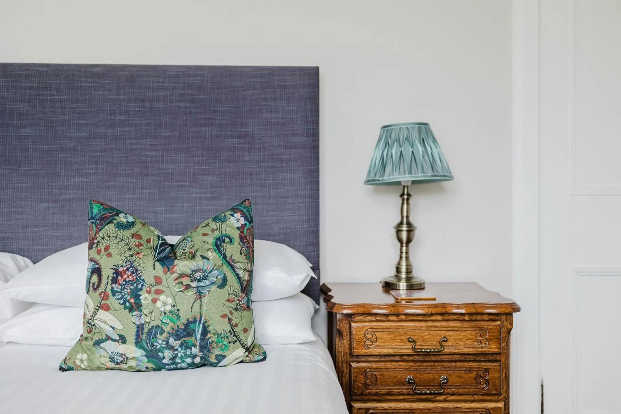 Bedroom, Bed in Whitebridge Hotel