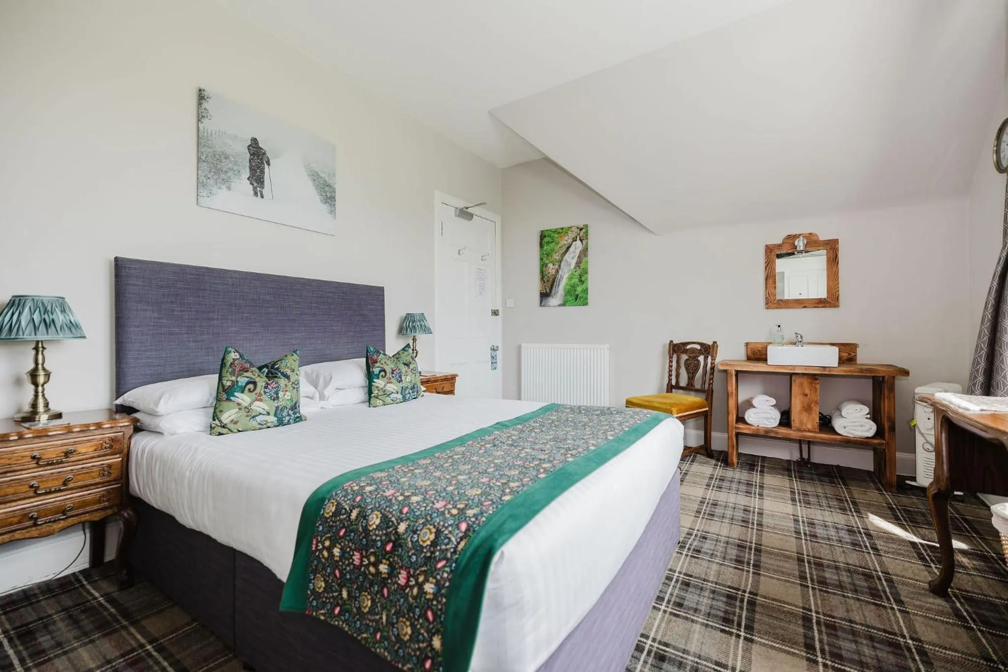 Bed in Whitebridge Hotel