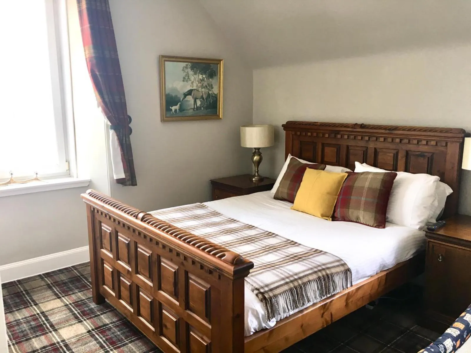 King Room with Mountain View in Whitebridge Hotel