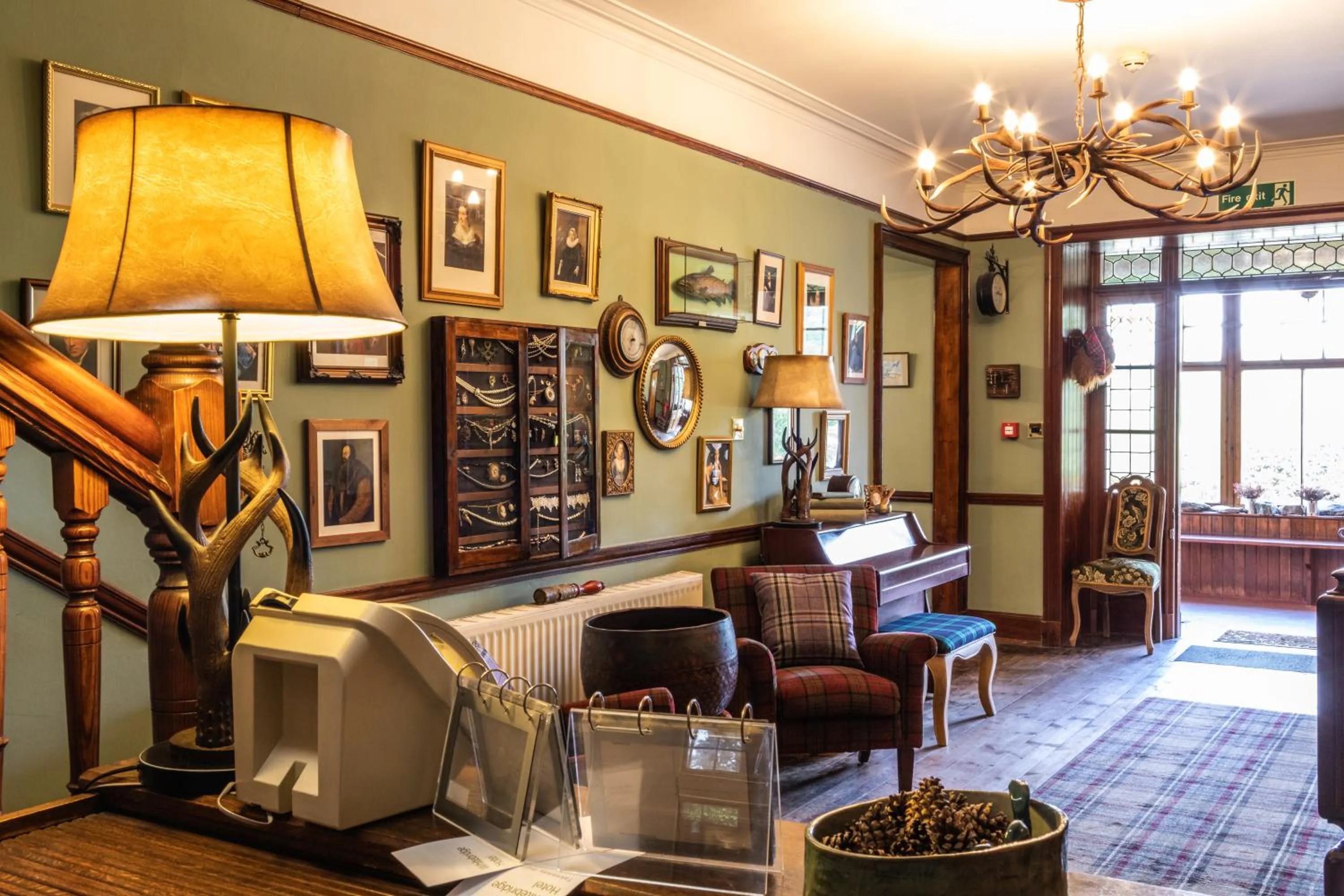 Lobby or reception in Whitebridge Hotel