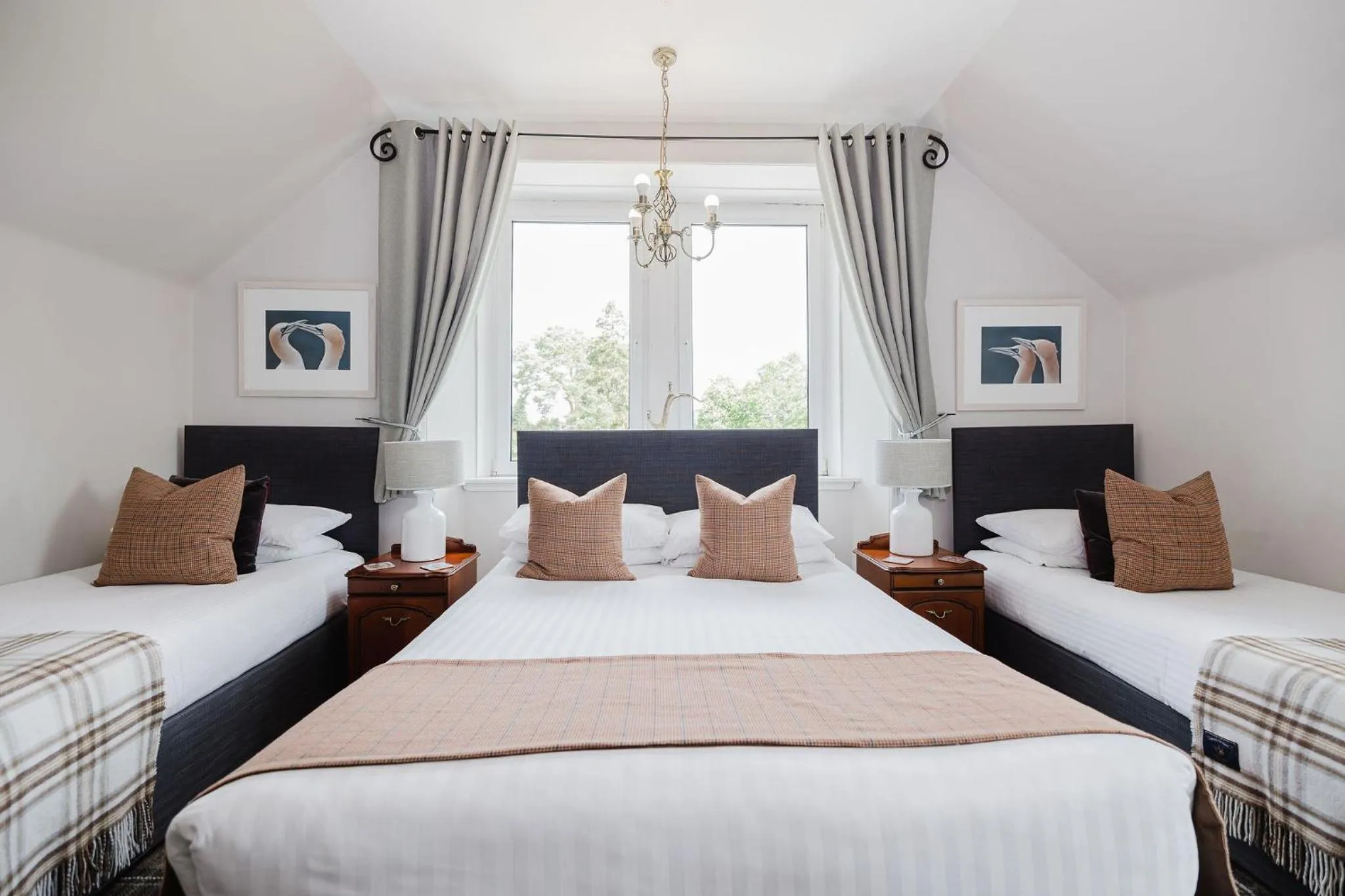 Bed in Whitebridge Hotel