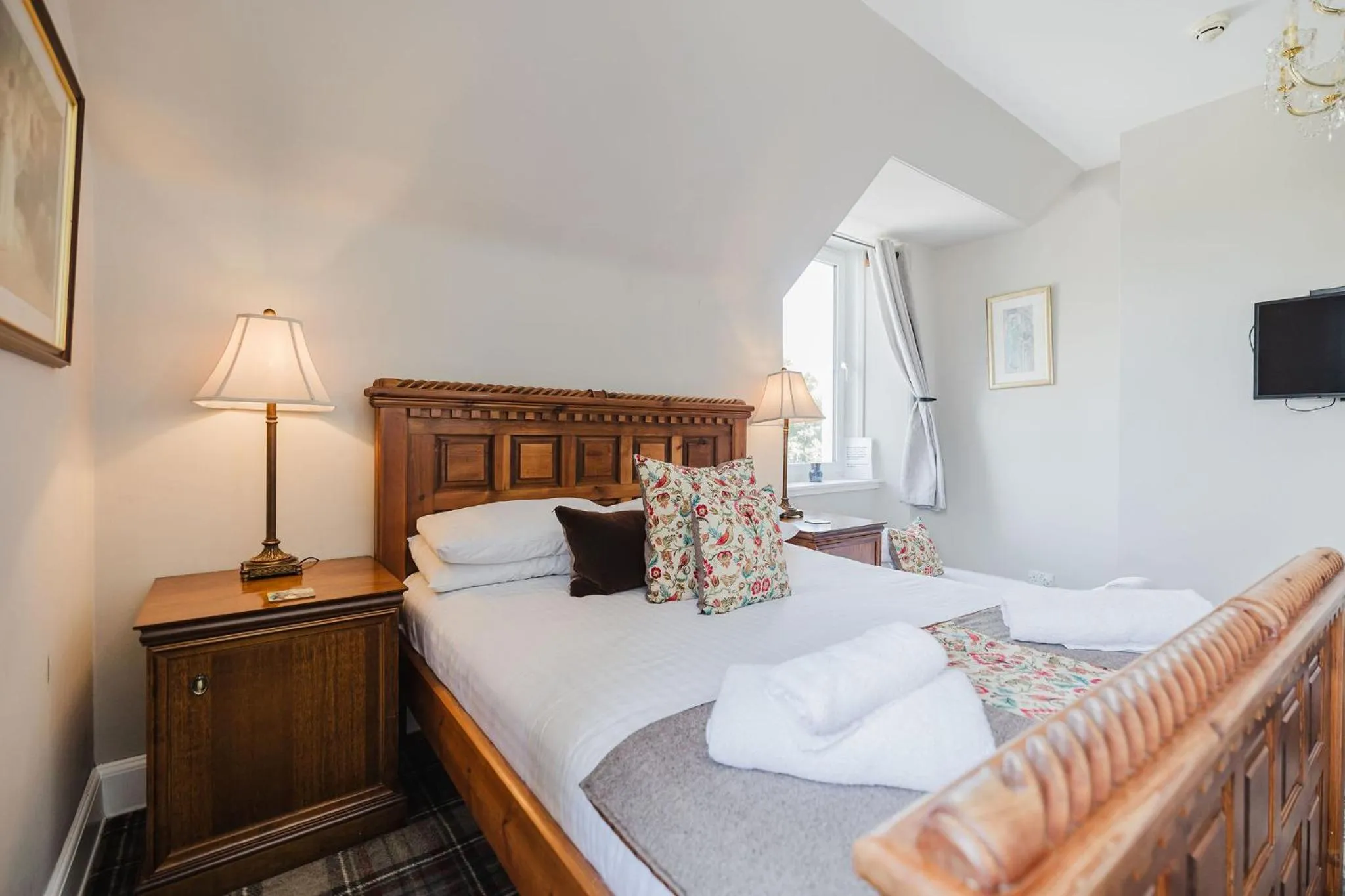 Bed in Whitebridge Hotel