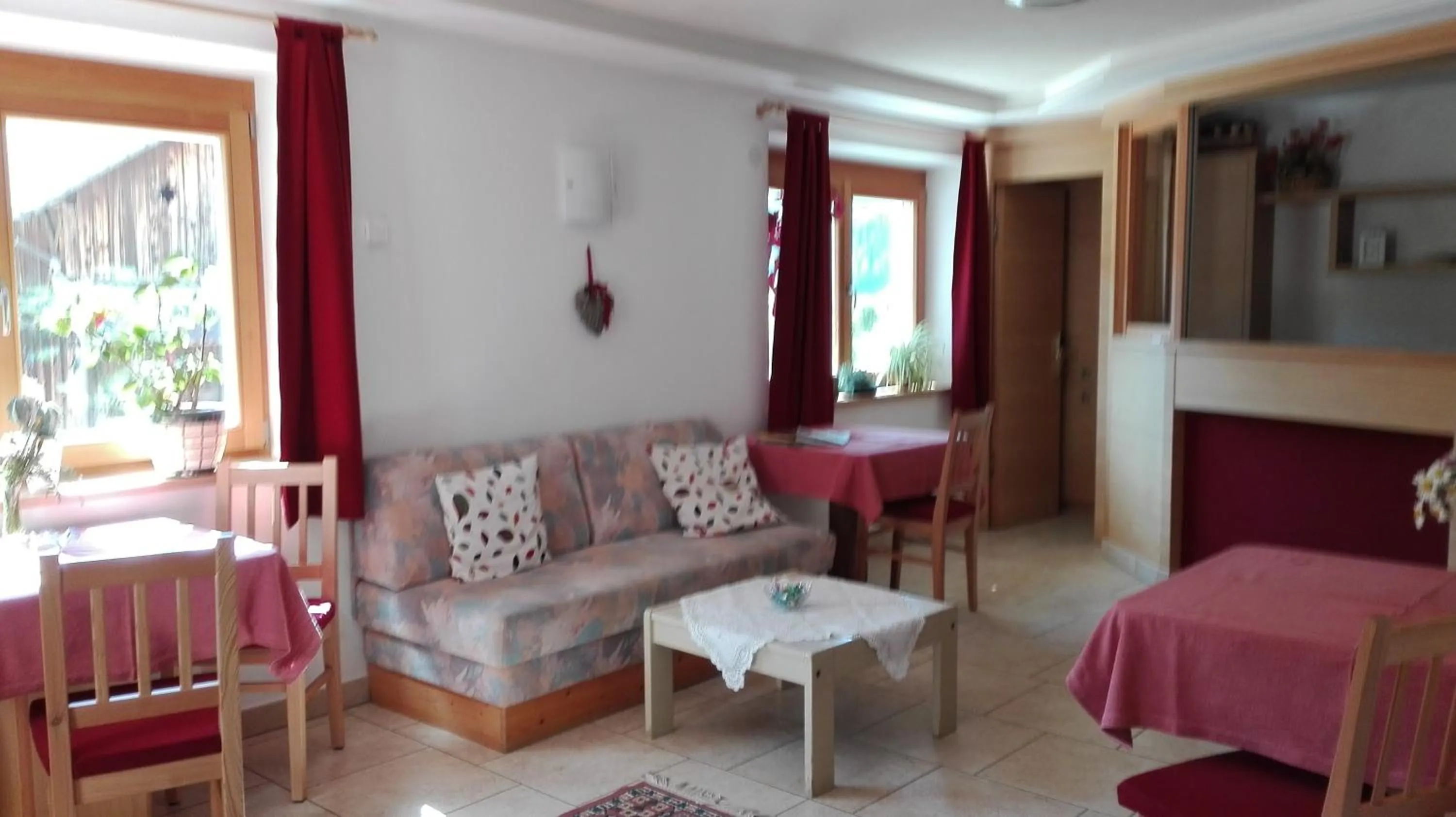 Lobby or reception, Bed in Pensione Valbona