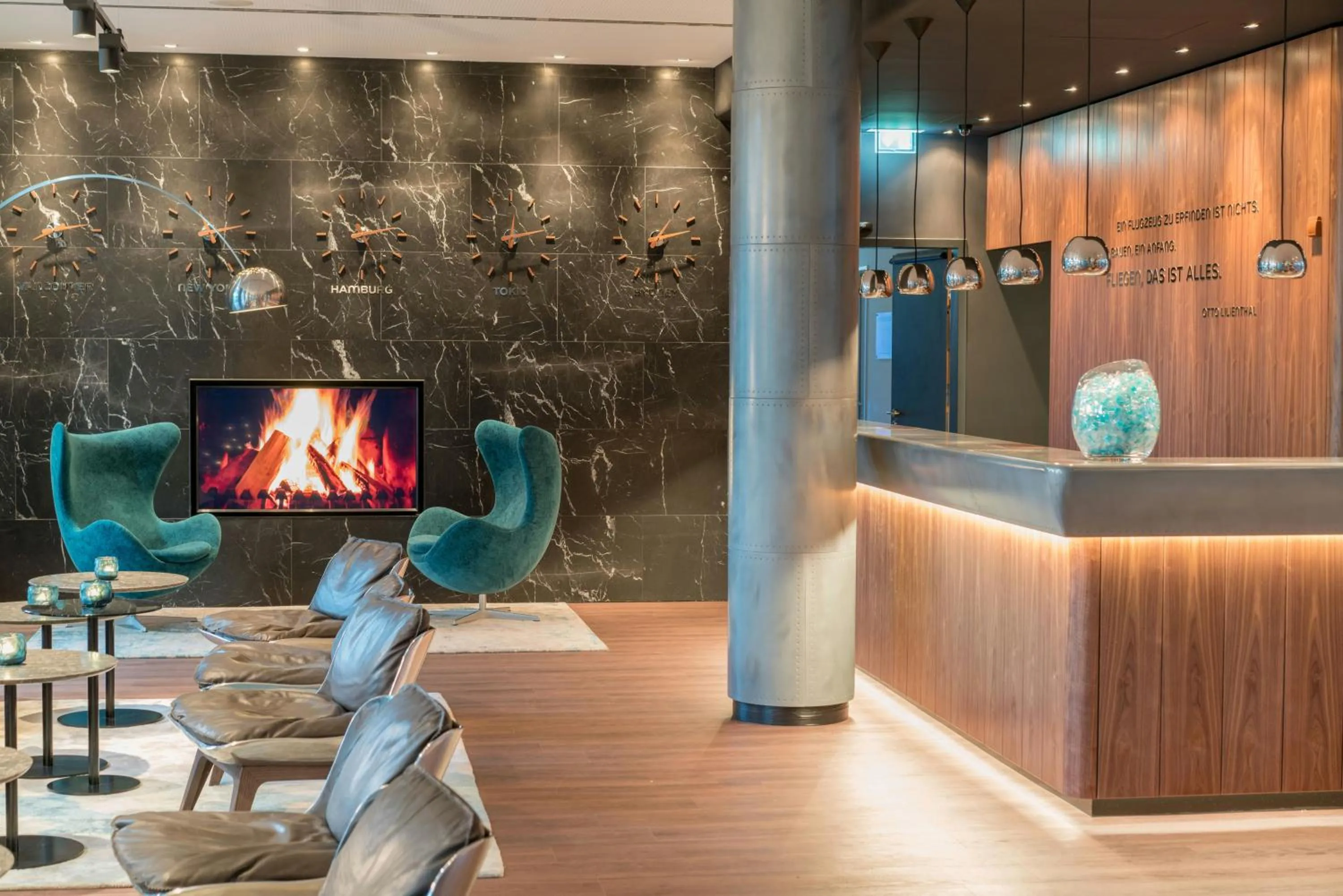Lounge or bar in Motel One Hamburg Airport