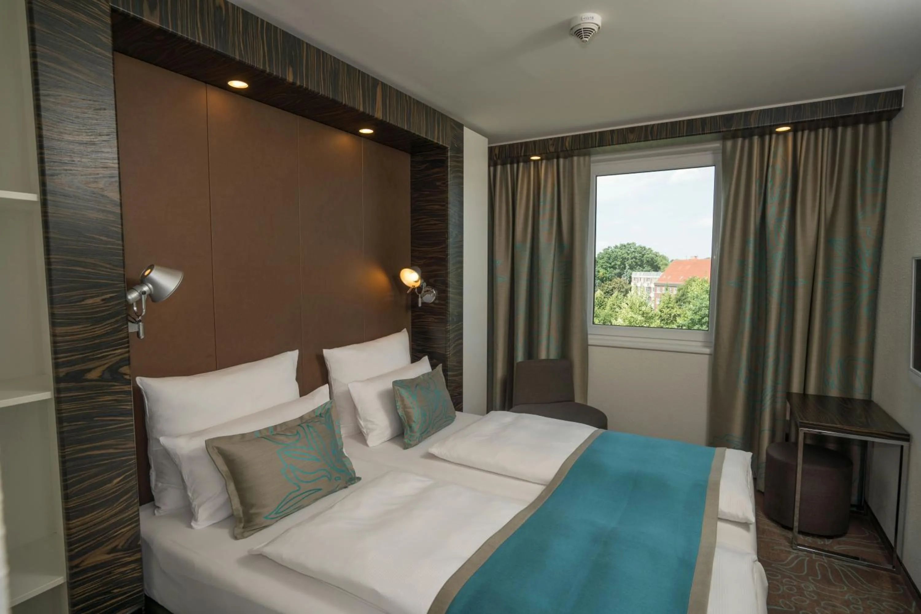 Bedroom, Bed in Motel One Hamburg Airport