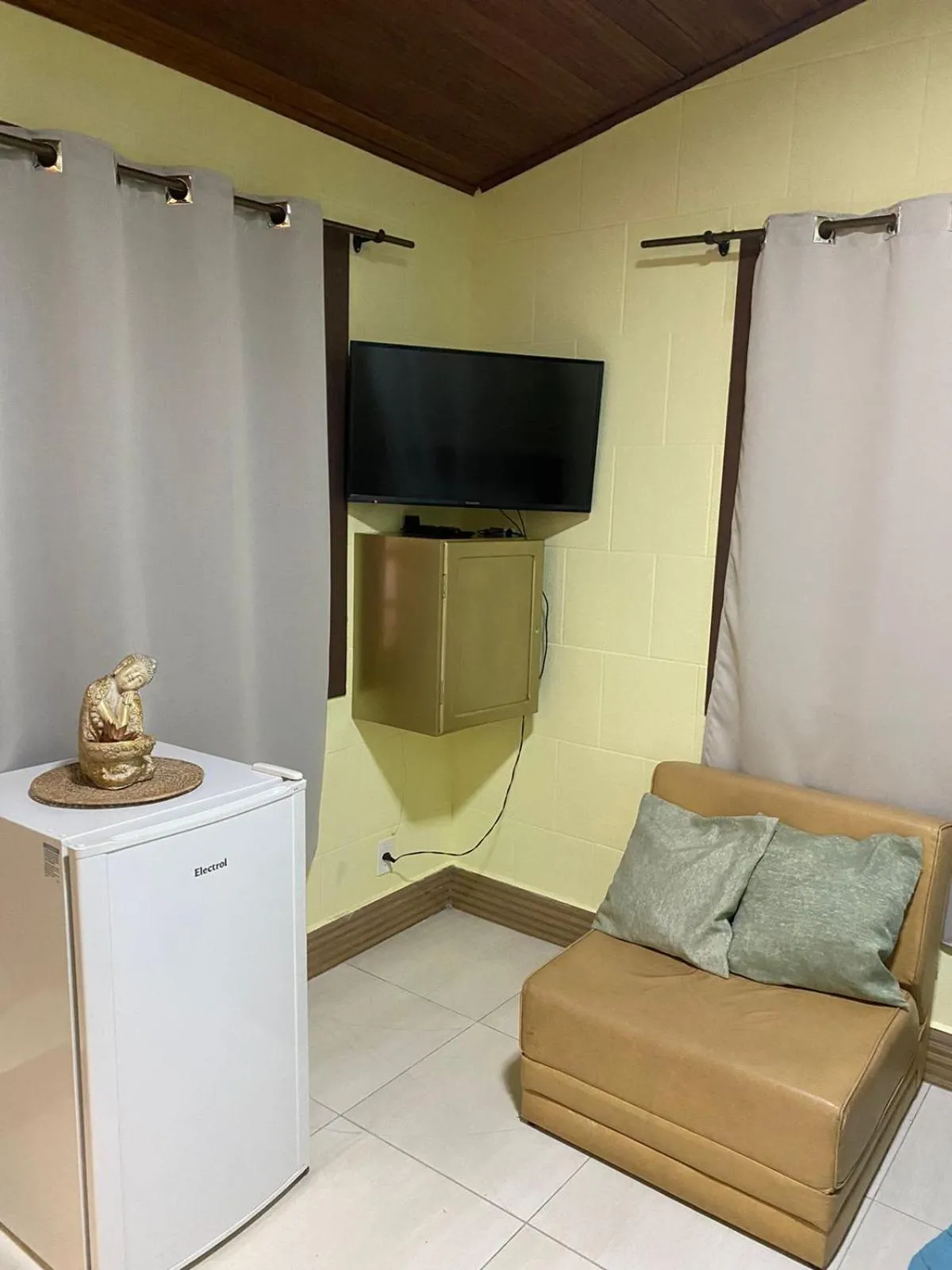 TV and multimedia in Sanctuary Pirenópolis Suítes e Flats