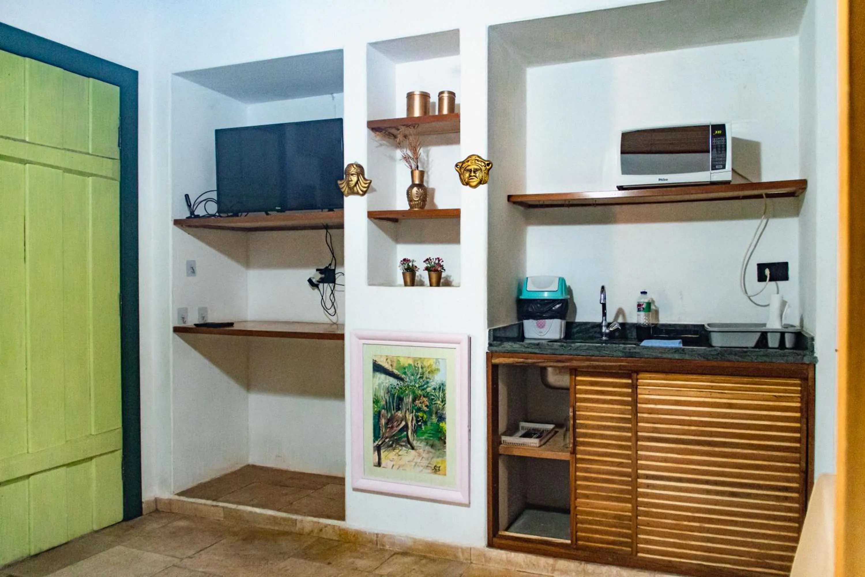 TV and multimedia in Sanctuary Pirenópolis Suítes e Flats