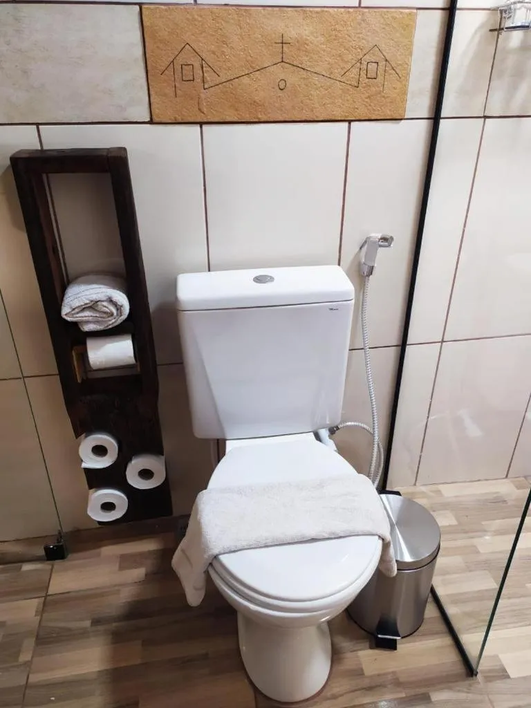 Toilet in Sanctuary Pirenópolis Suítes e Flats