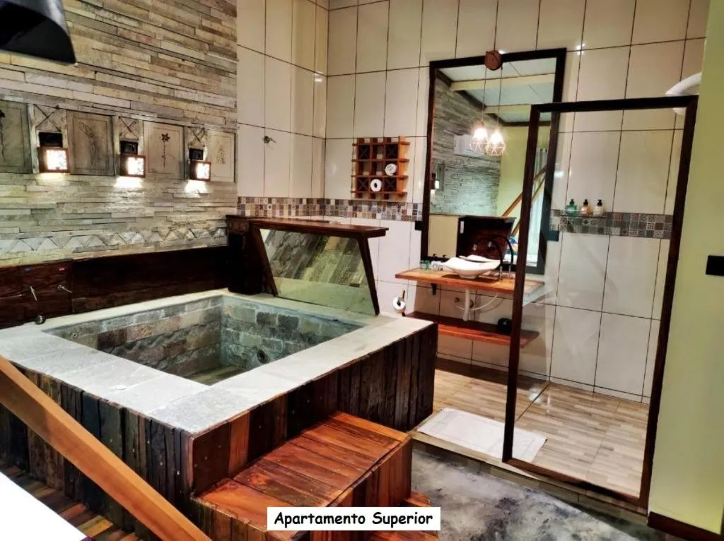 Hot Tub in Sanctuary Pirenópolis Suítes e Flats