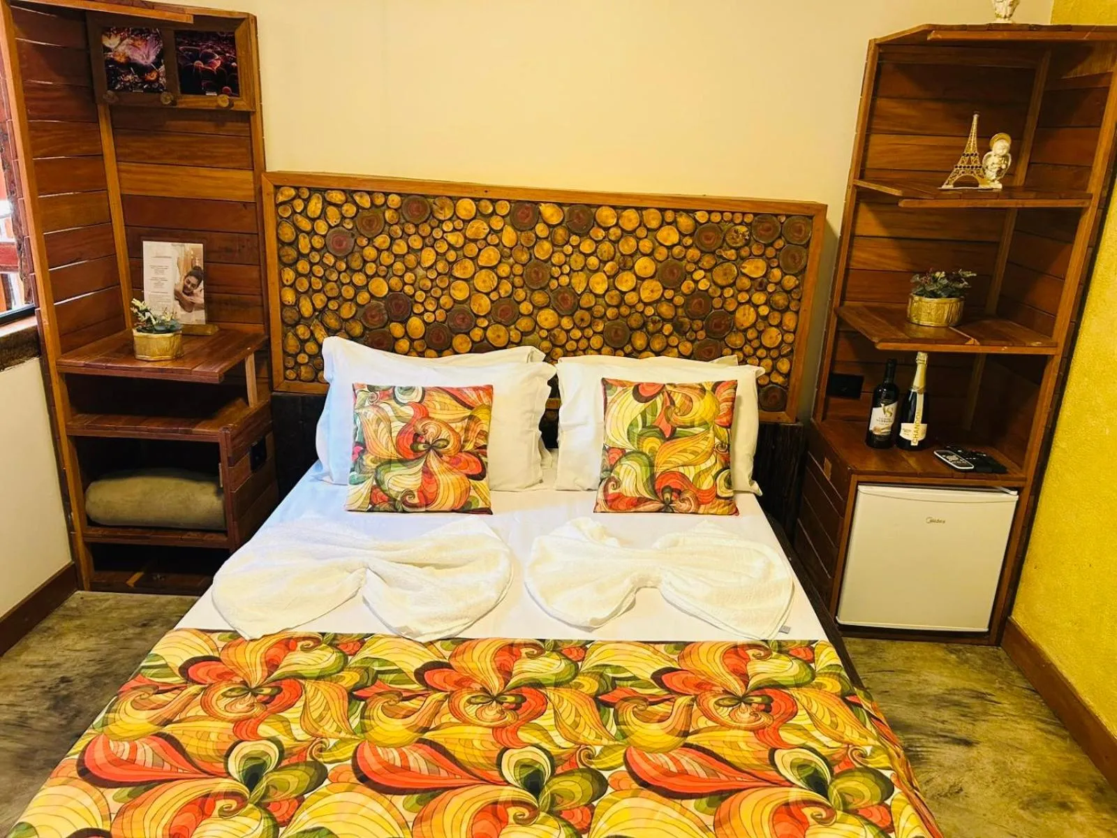 Photo of the whole room, Bed in Sanctuary Pirenópolis Suítes e Flats