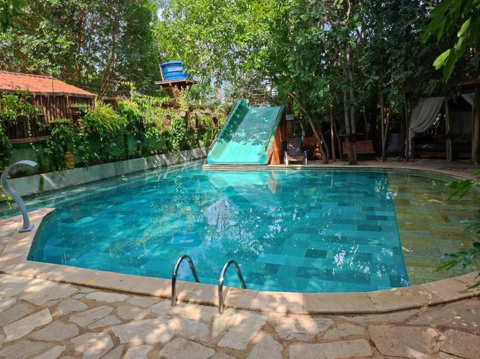 Swimming pool in Sanctuary Pirenópolis Suítes e Flats