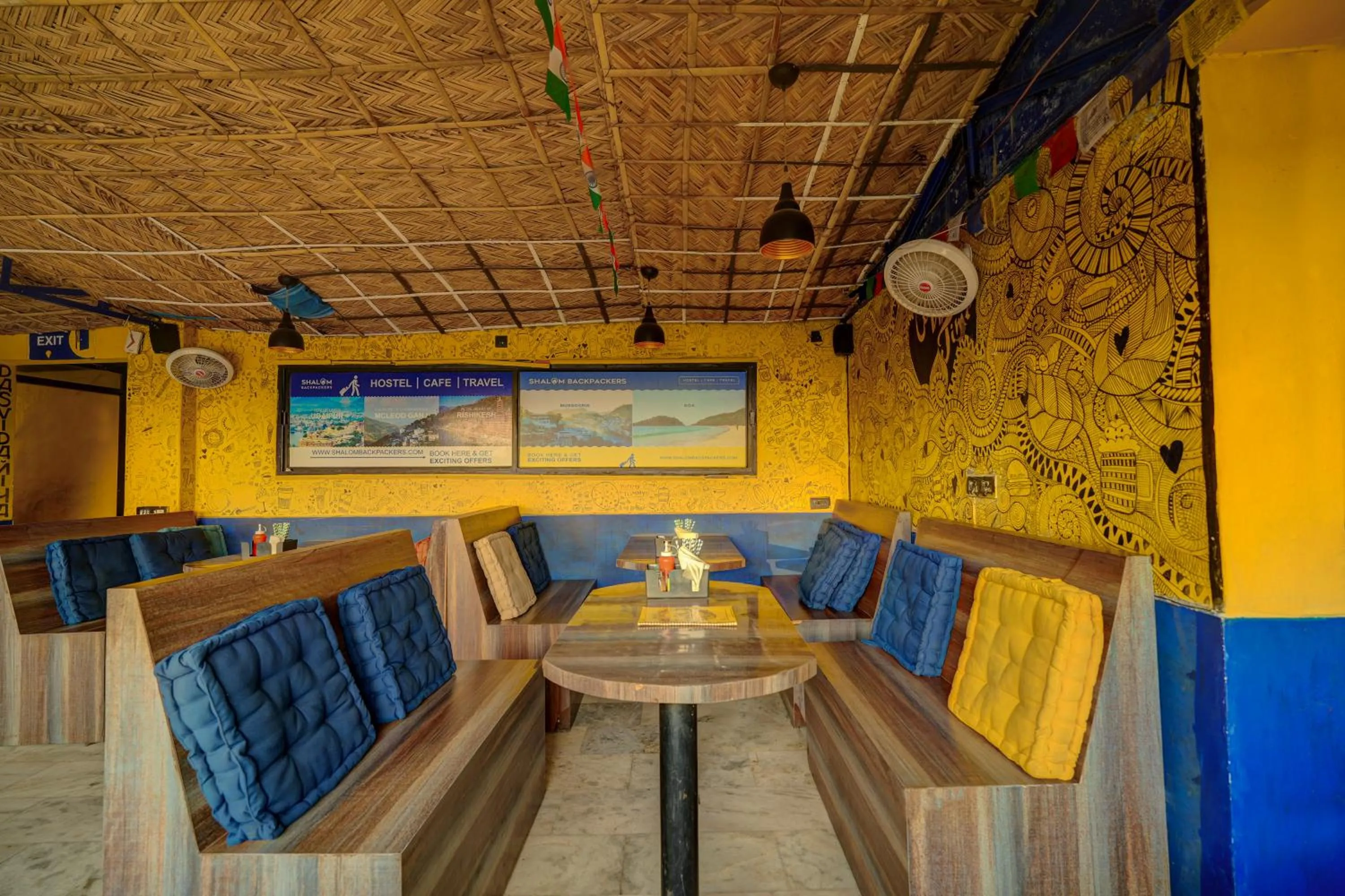 Living room in Shalom Backpackers Rishikesh