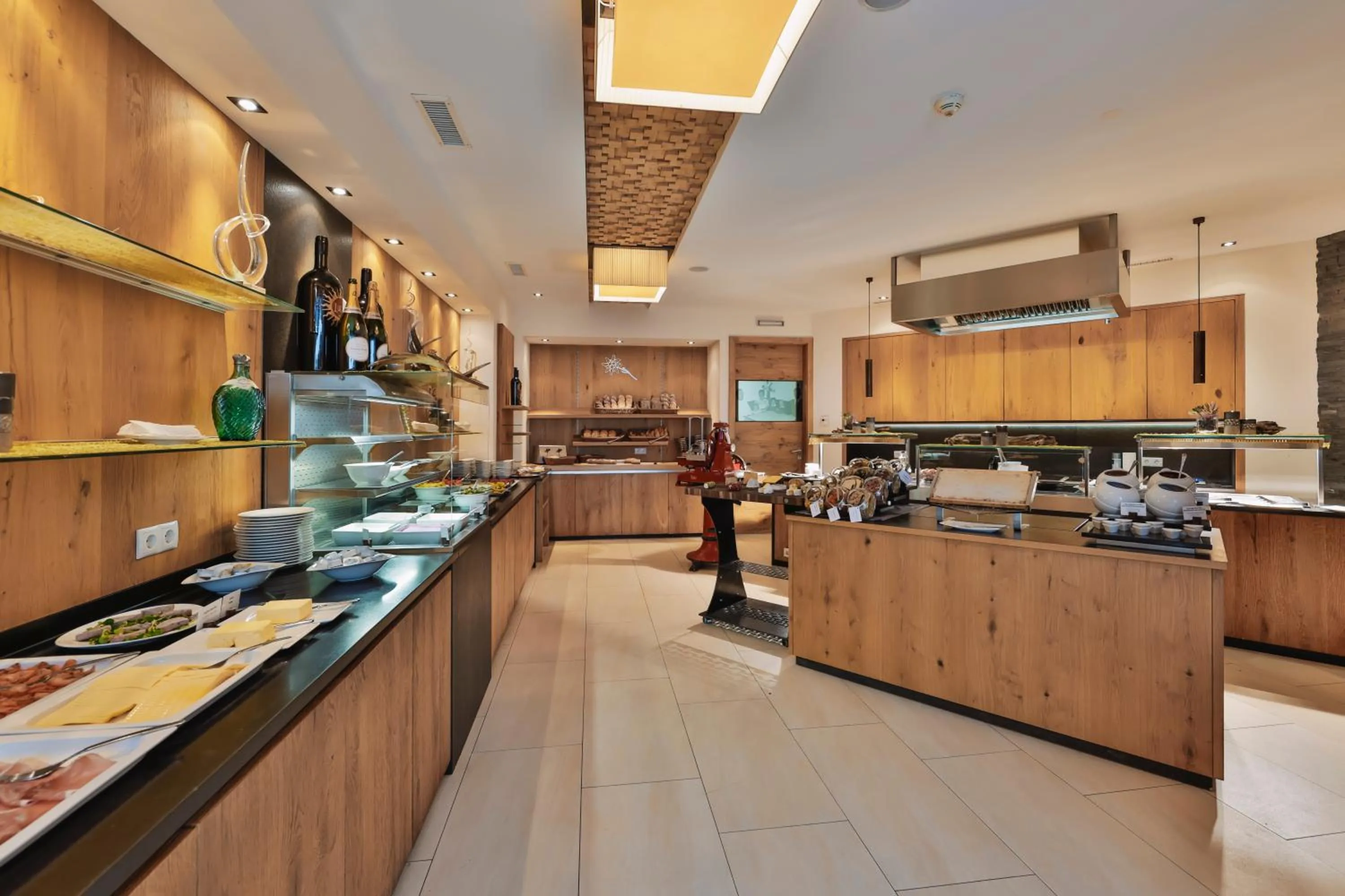 Food and drinks in Hotel Fliana 4-Sterne Superior