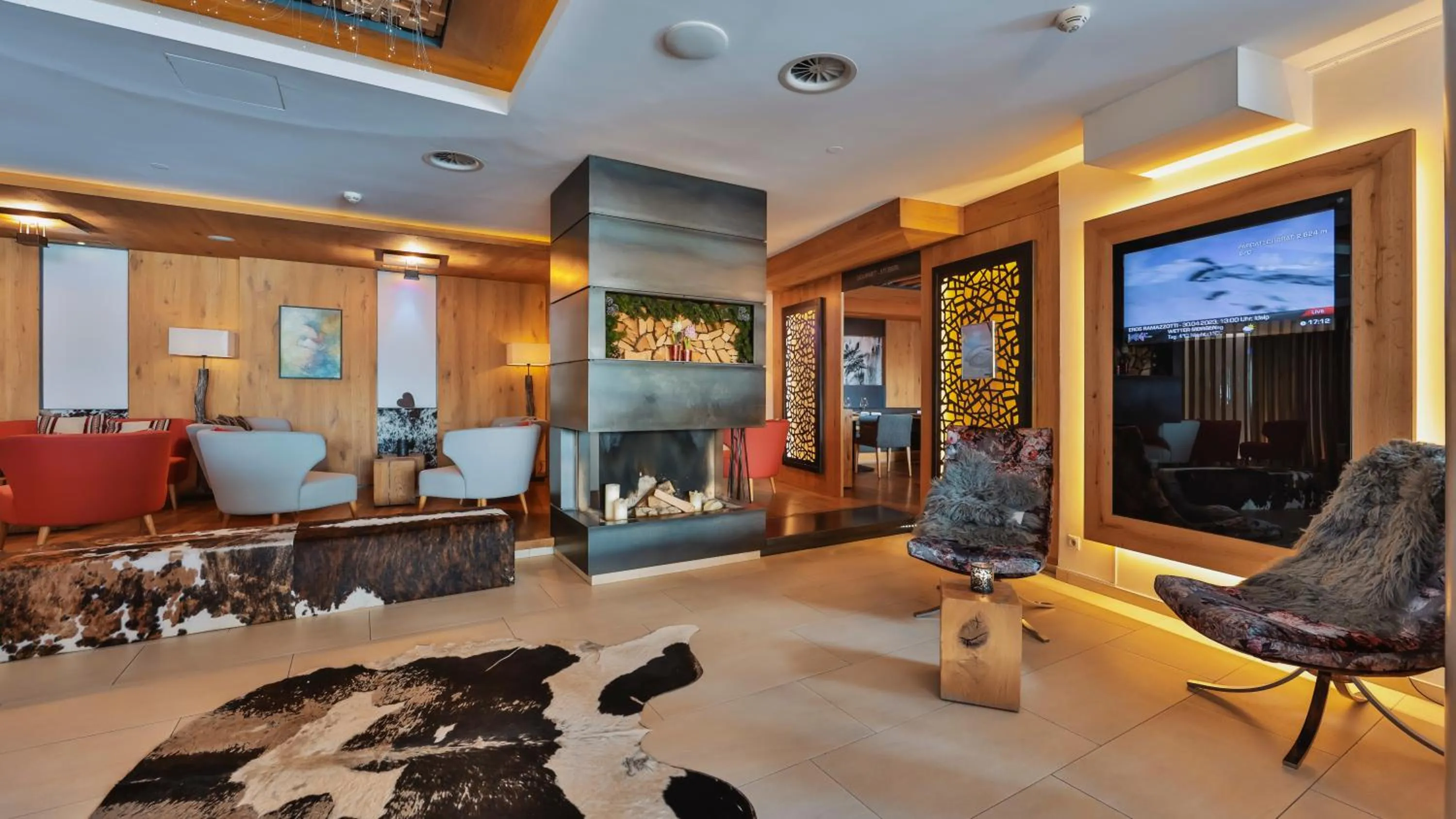 Communal lounge/ TV room in Hotel Fliana 4-Sterne Superior