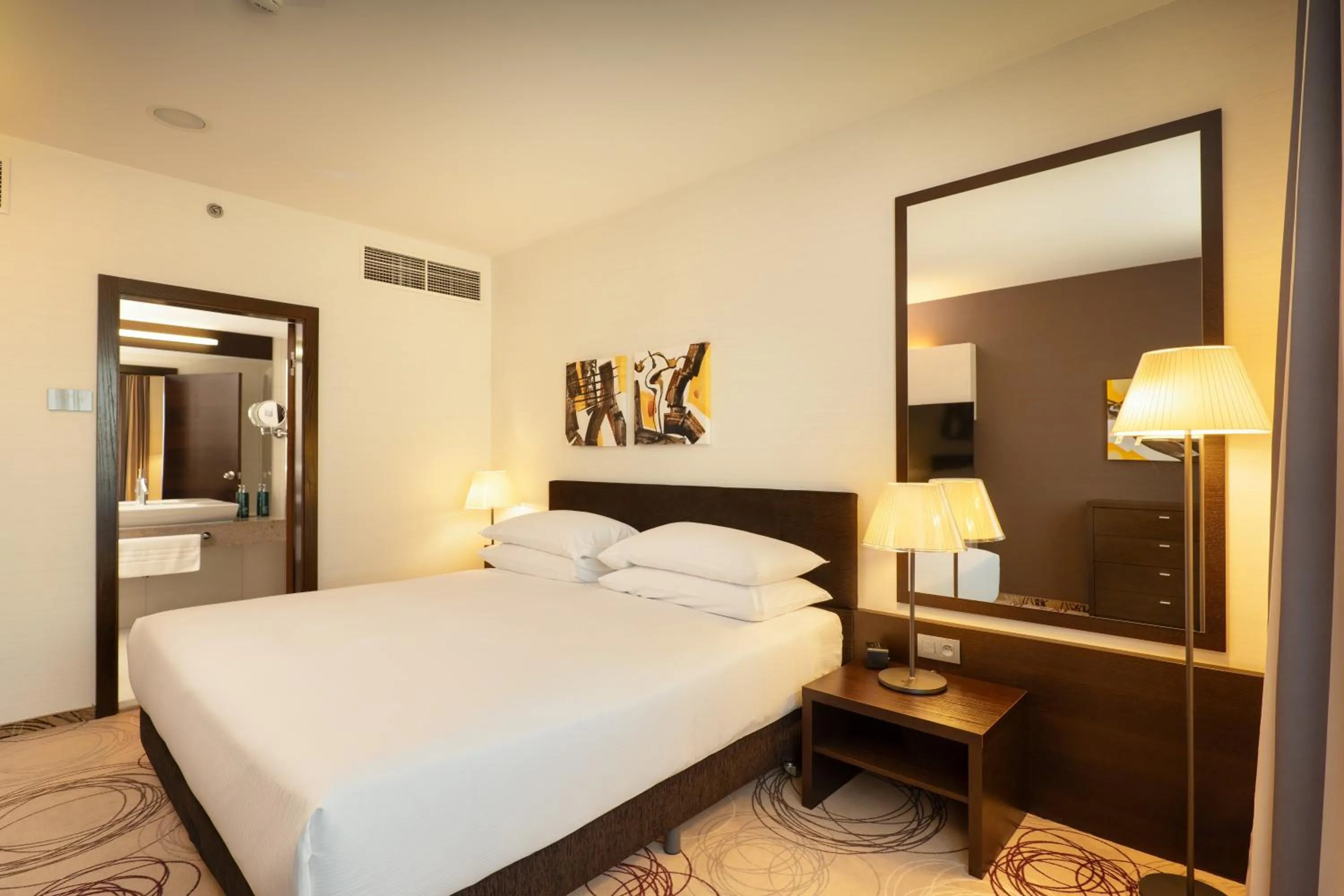 Photo of the whole room, Bed in DoubleTree By Hilton Košice