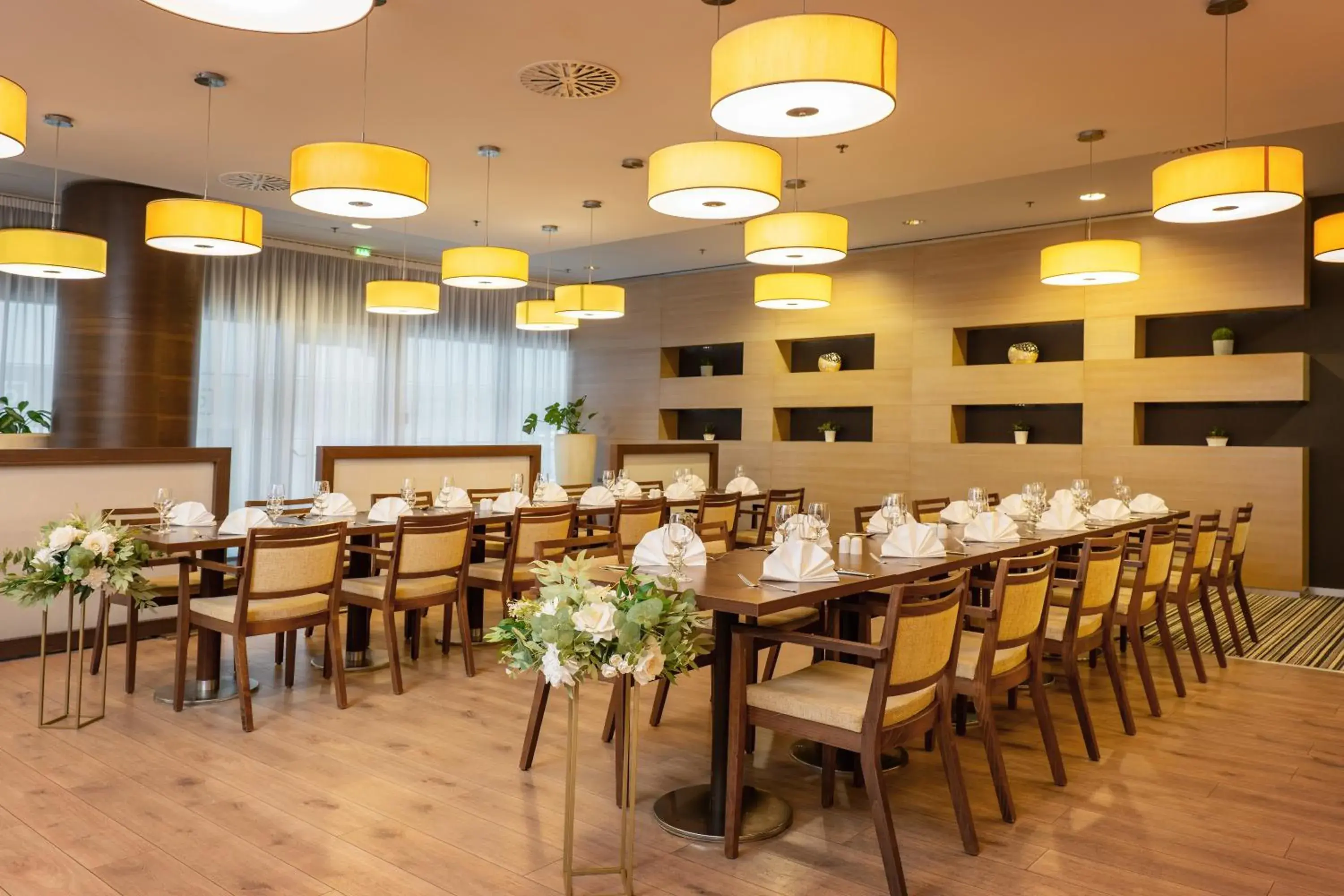 Restaurant/places to eat in DoubleTree By Hilton Košice Restaurant/places to eat in DoubleTree By Hilton Košice