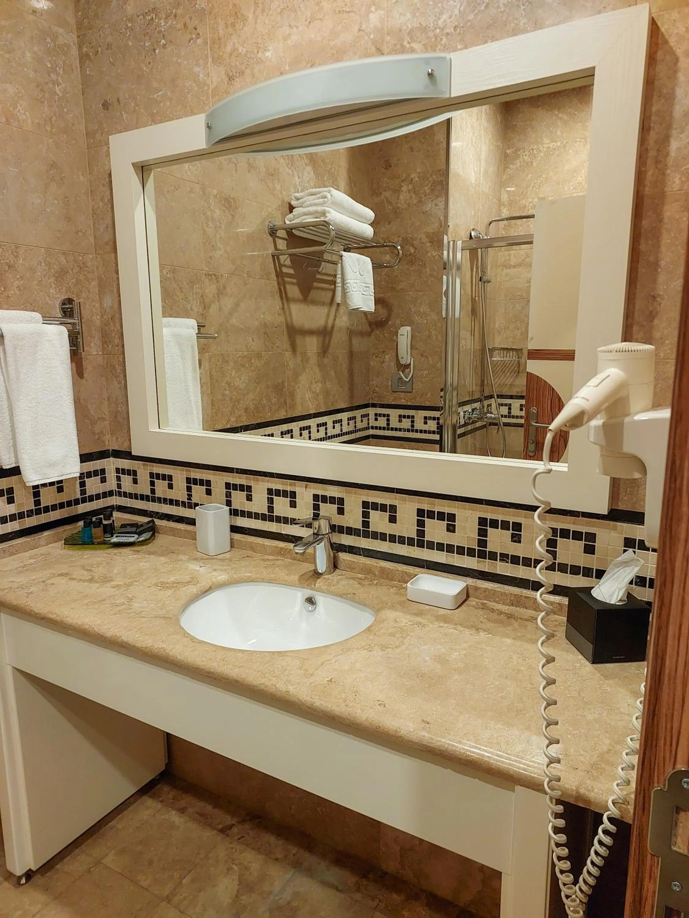 Shower in Graaf Hotel