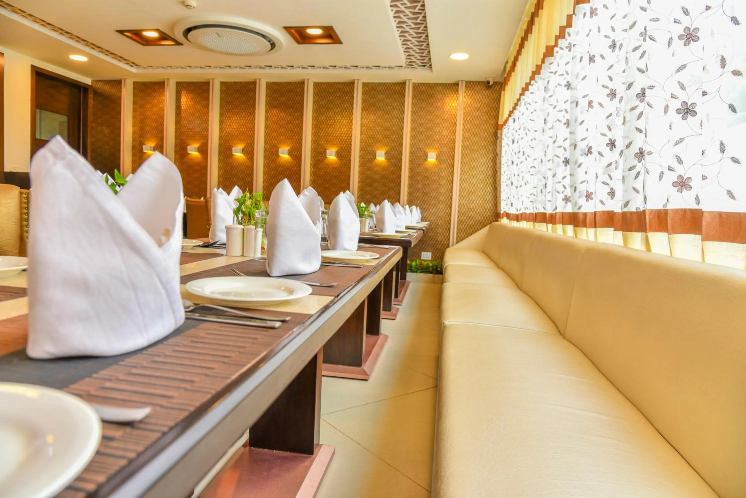 Dining area in Hotel Suncity Plaza, Sitapura, Jaipur