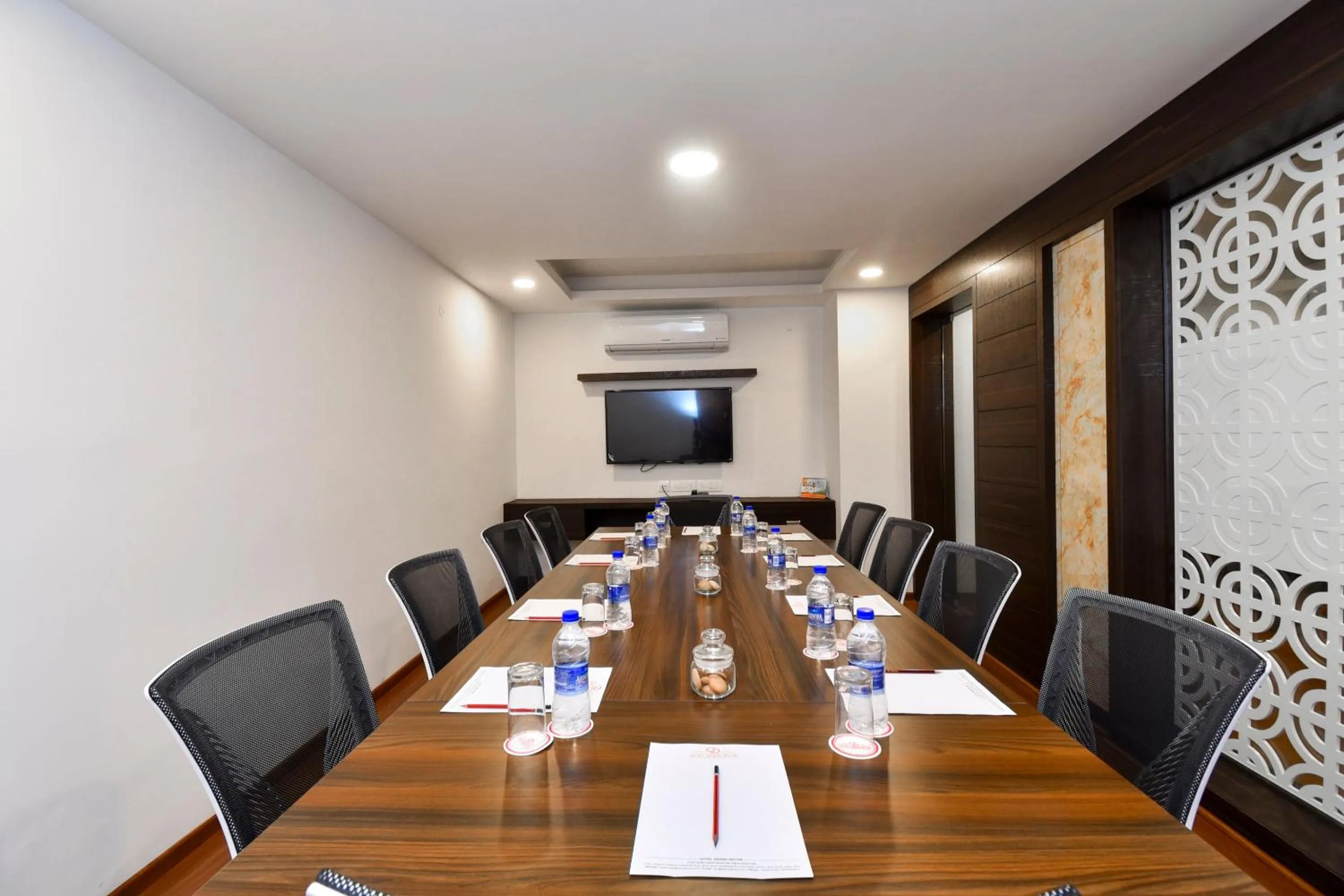 Meeting/conference room in Hotel Suncity Plaza, Sitapura, Jaipur