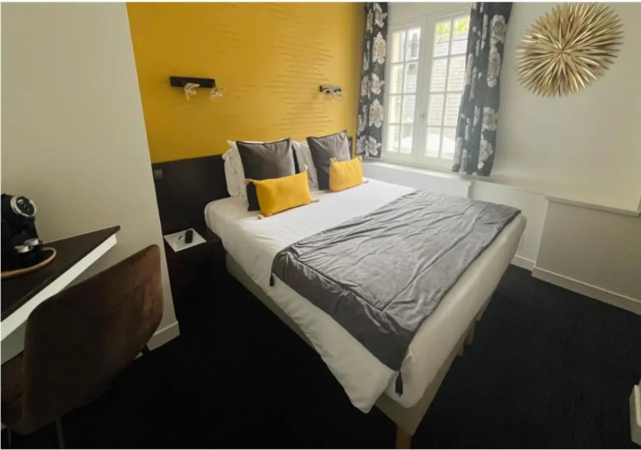 Bed in Hotel Reine Mathilde