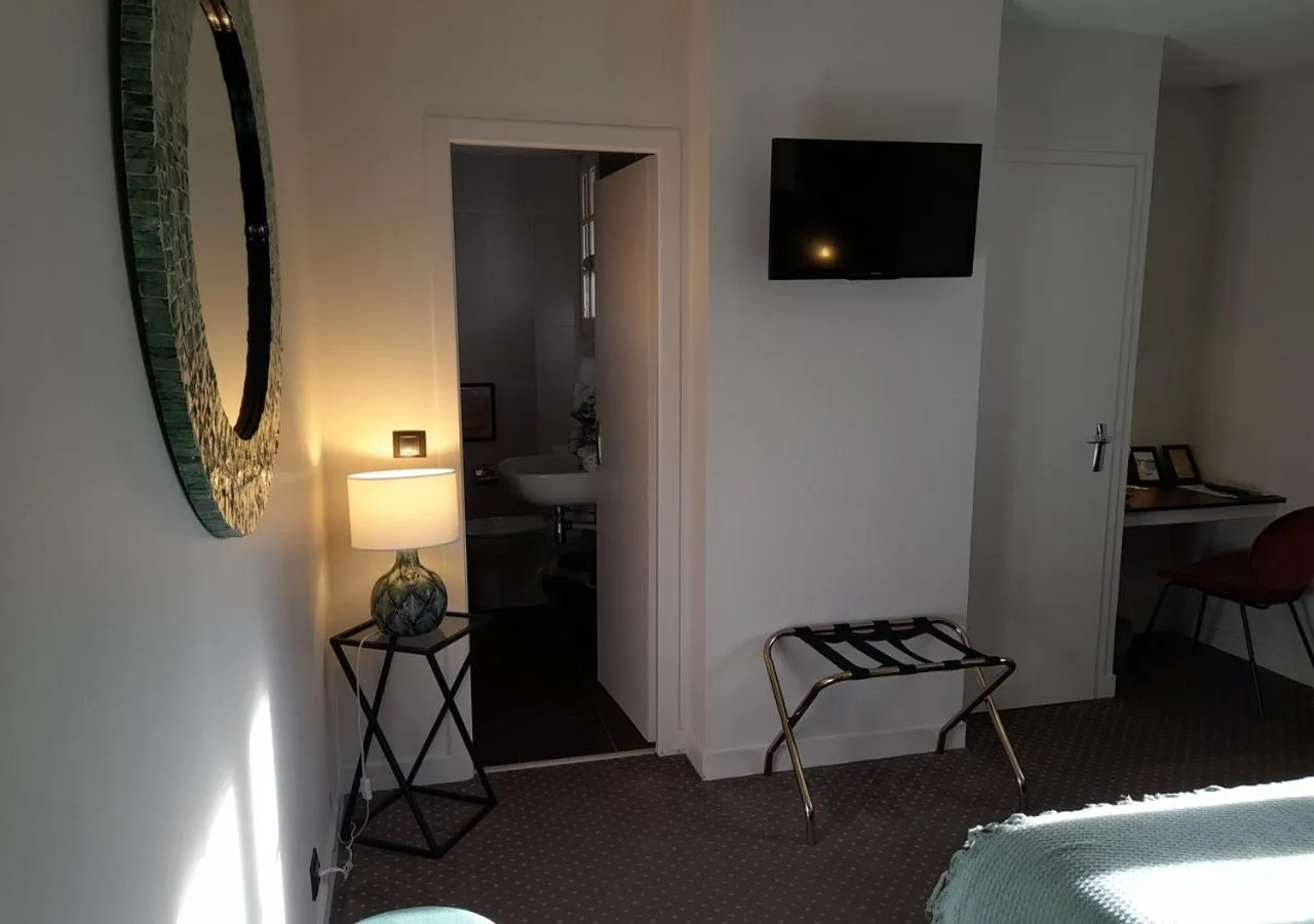 Bedroom, Bed in Hotel Reine Mathilde