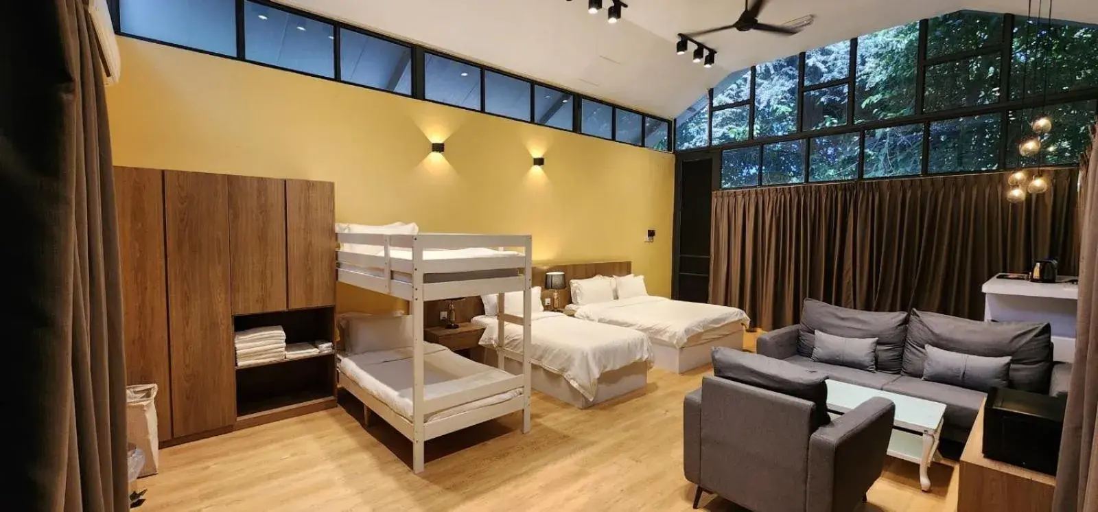 Photo of the whole room, Bed in Boulder Valley Photo of the whole room, Bed in Boulder Valley