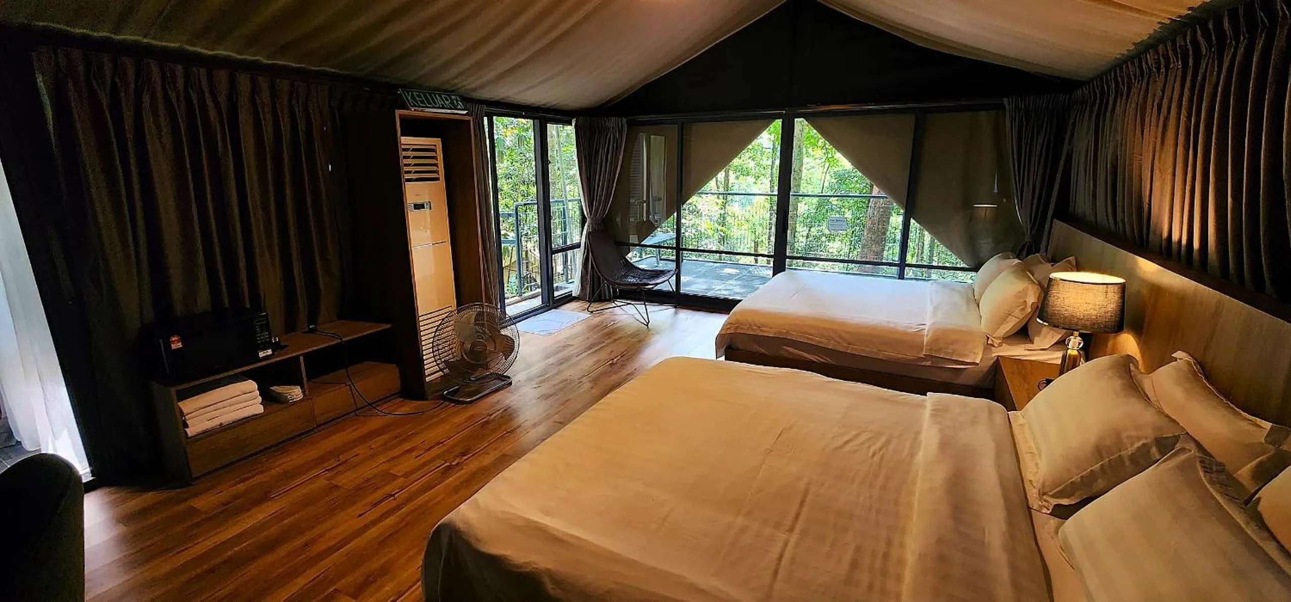 Photo of the whole room, Bed in Boulder Valley