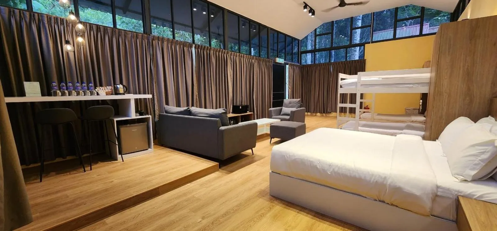 Photo of the whole room, Bed in Boulder Valley