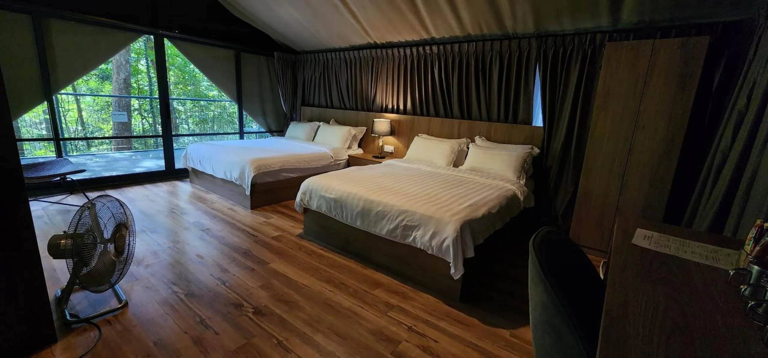 Photo of the whole room, Bed in Boulder Valley