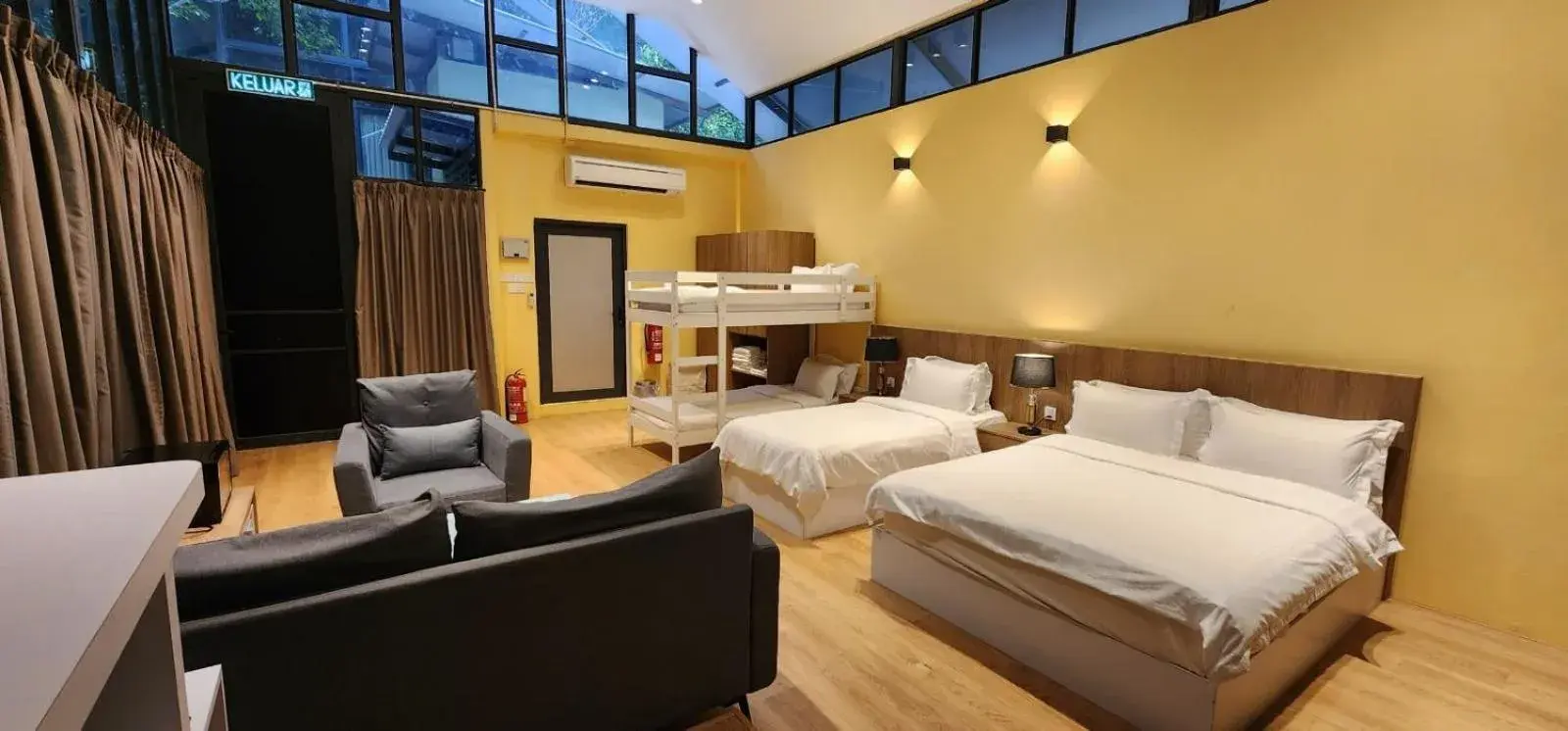 Photo of the whole room, Bed in Boulder Valley Photo of the whole room, Bed in Boulder Valley