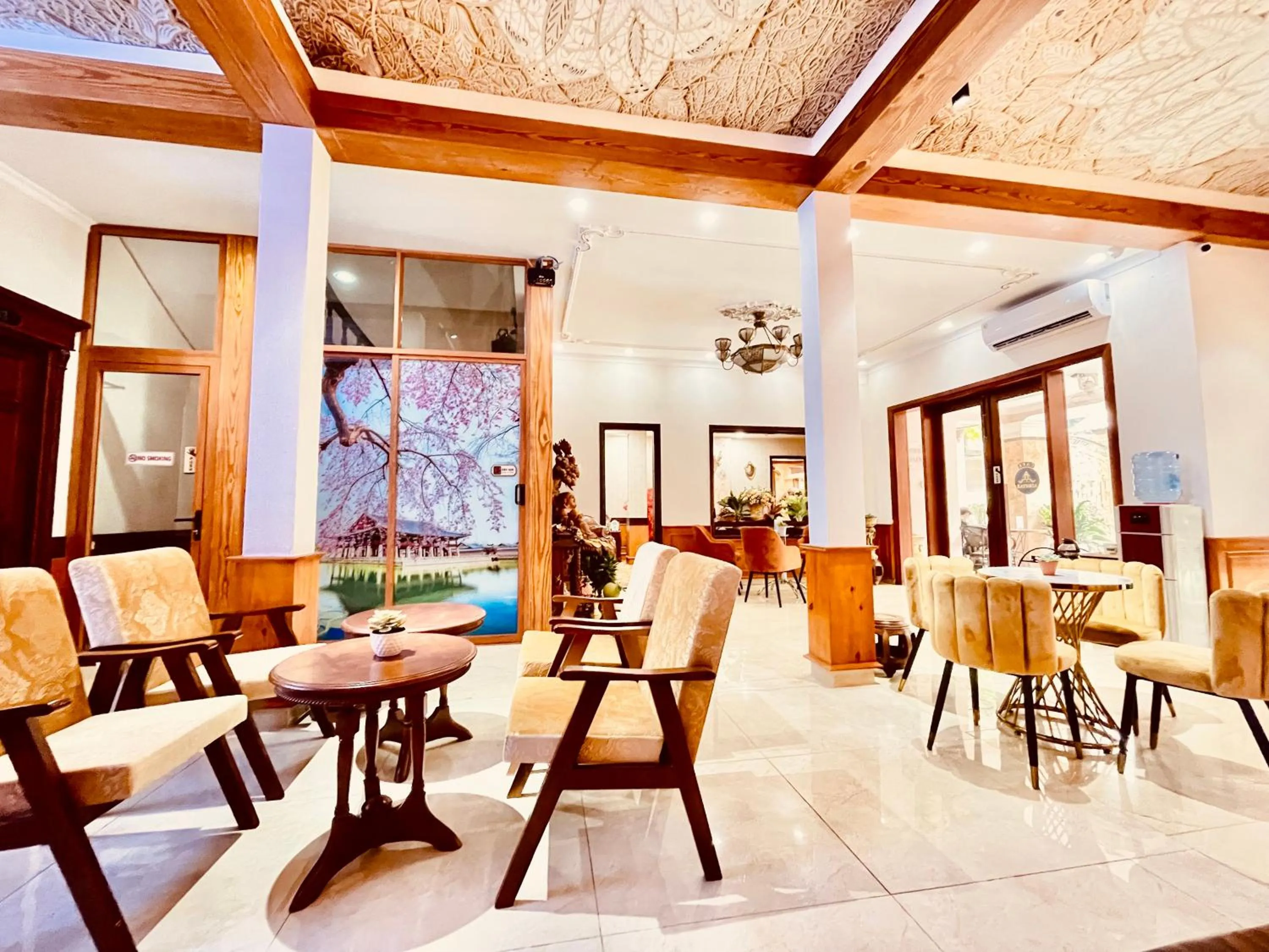 Restaurant/places to eat in Air Star Hotel