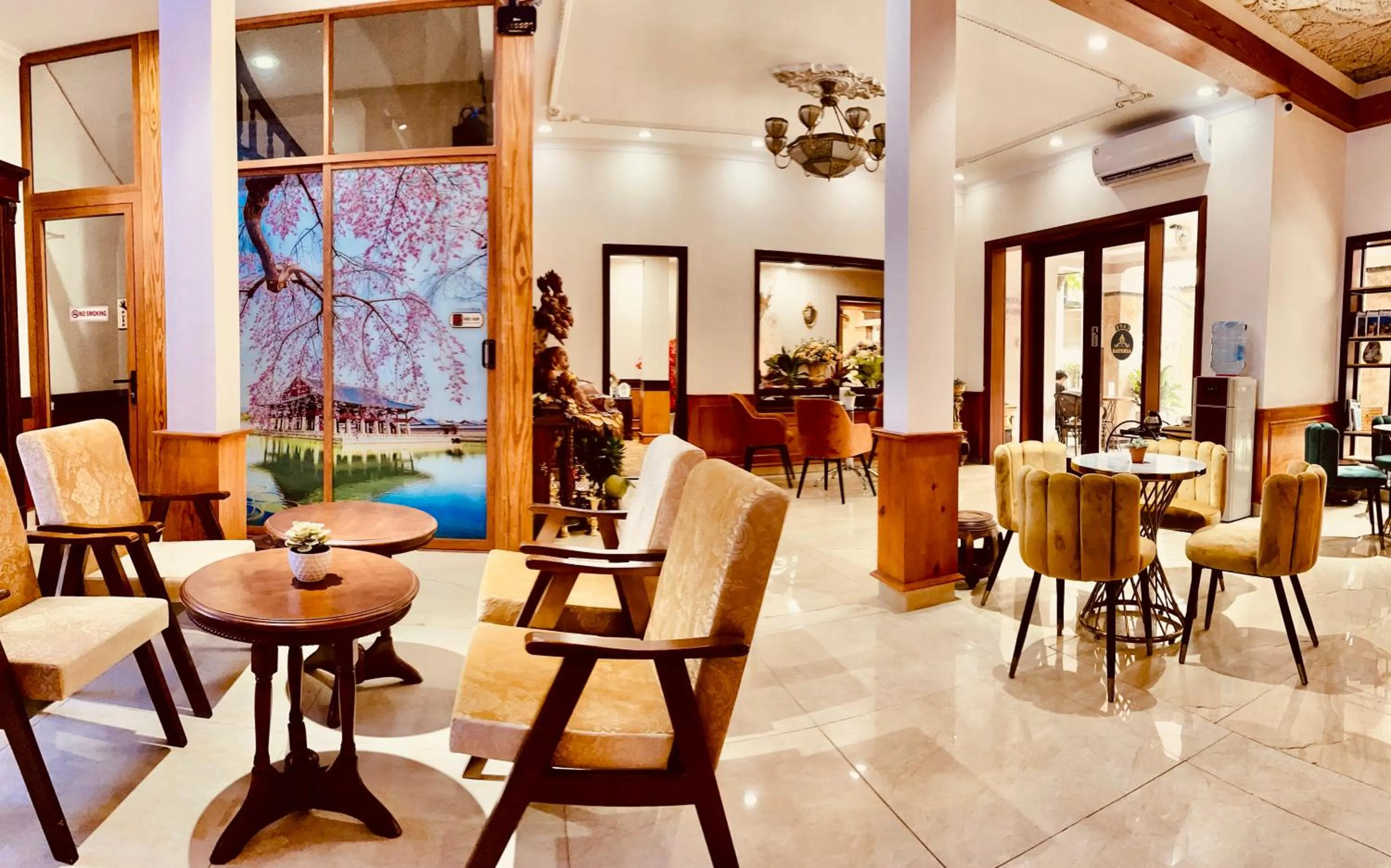 Restaurant/places to eat in Air Star Hotel