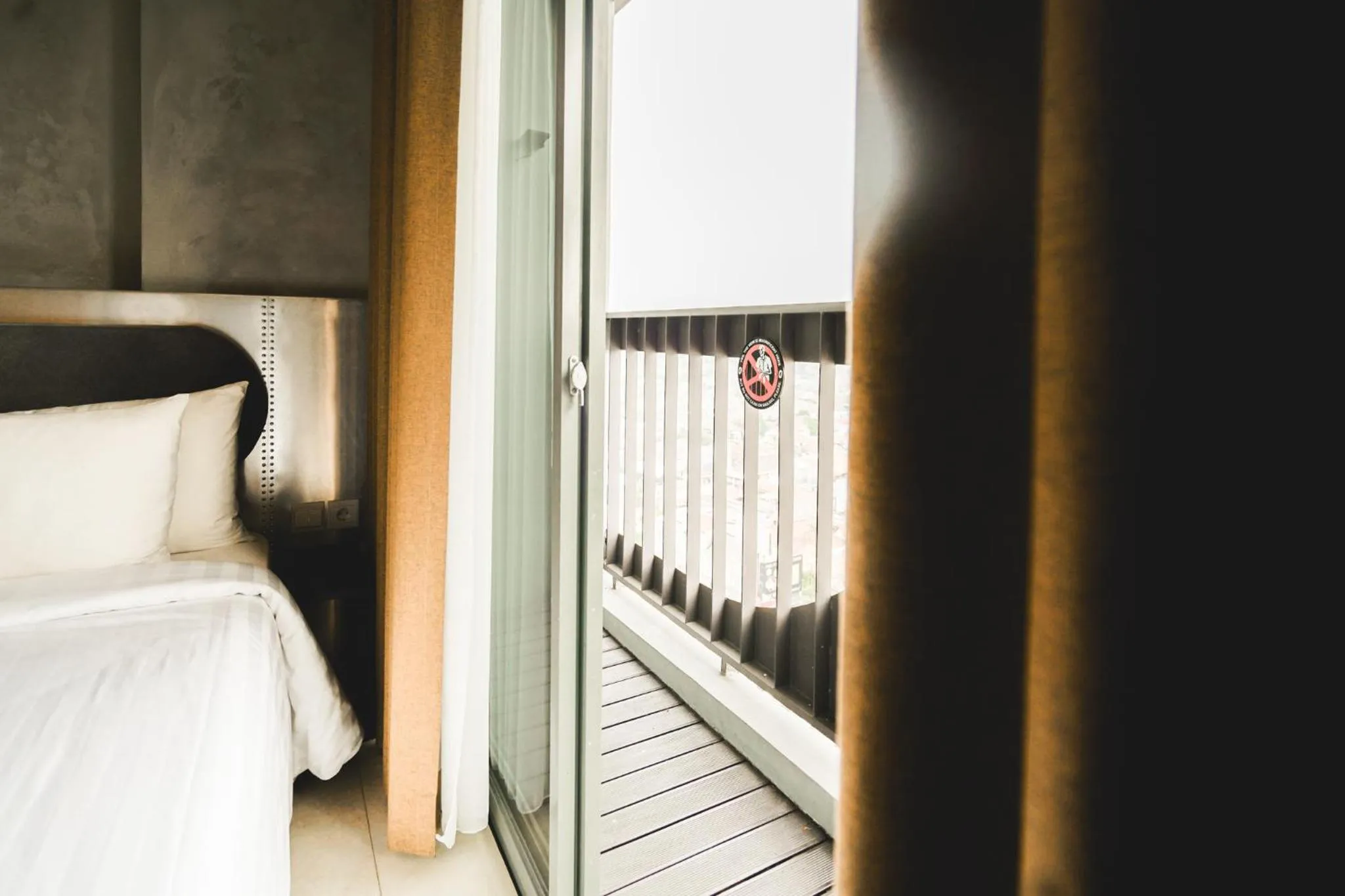 Balcony/Terrace, Bed in PULANG ke UTTARA