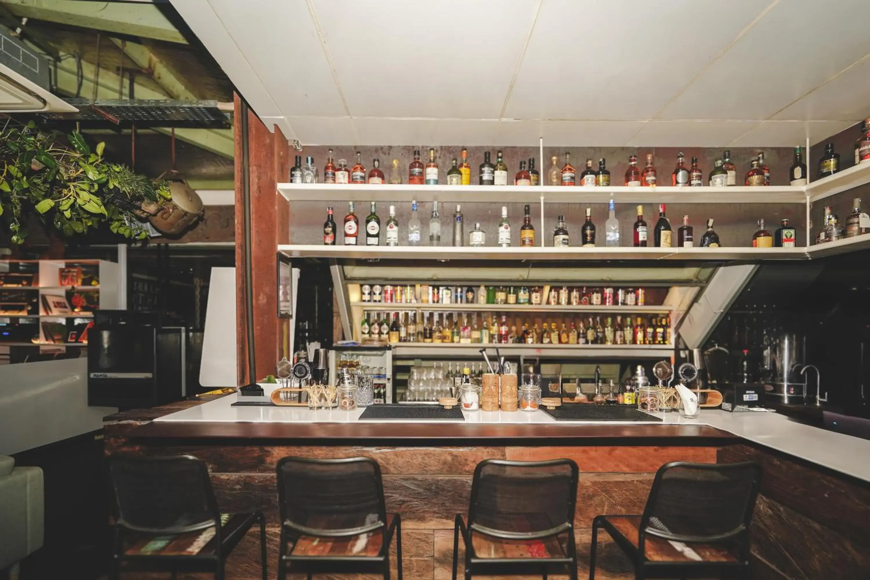 Lounge or bar in PULANG ke UTTARA Lounge or bar in PULANG ke UTTARA