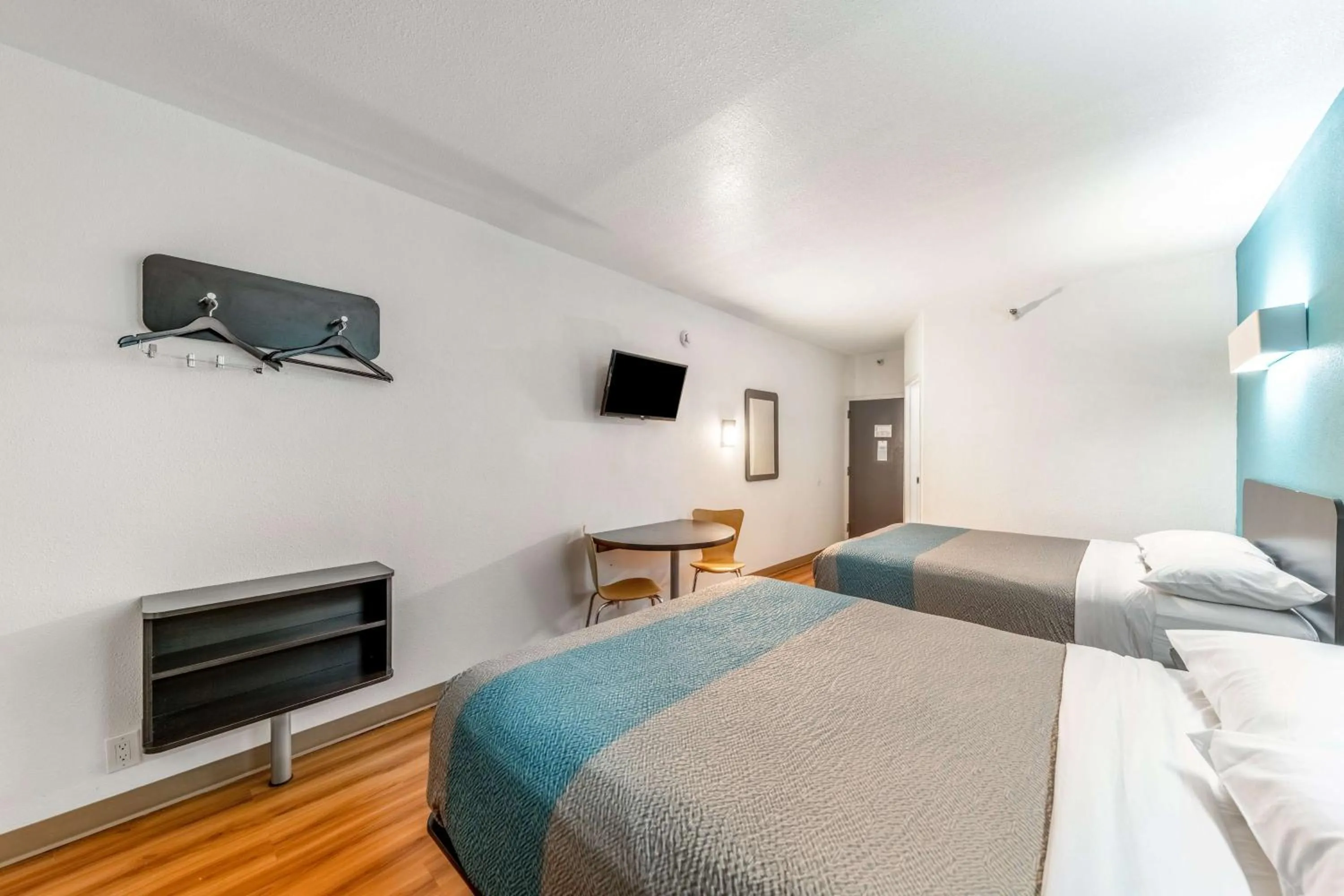 Photo of the whole room, Bed in Motel 6-Lewisville, TX - Medical City