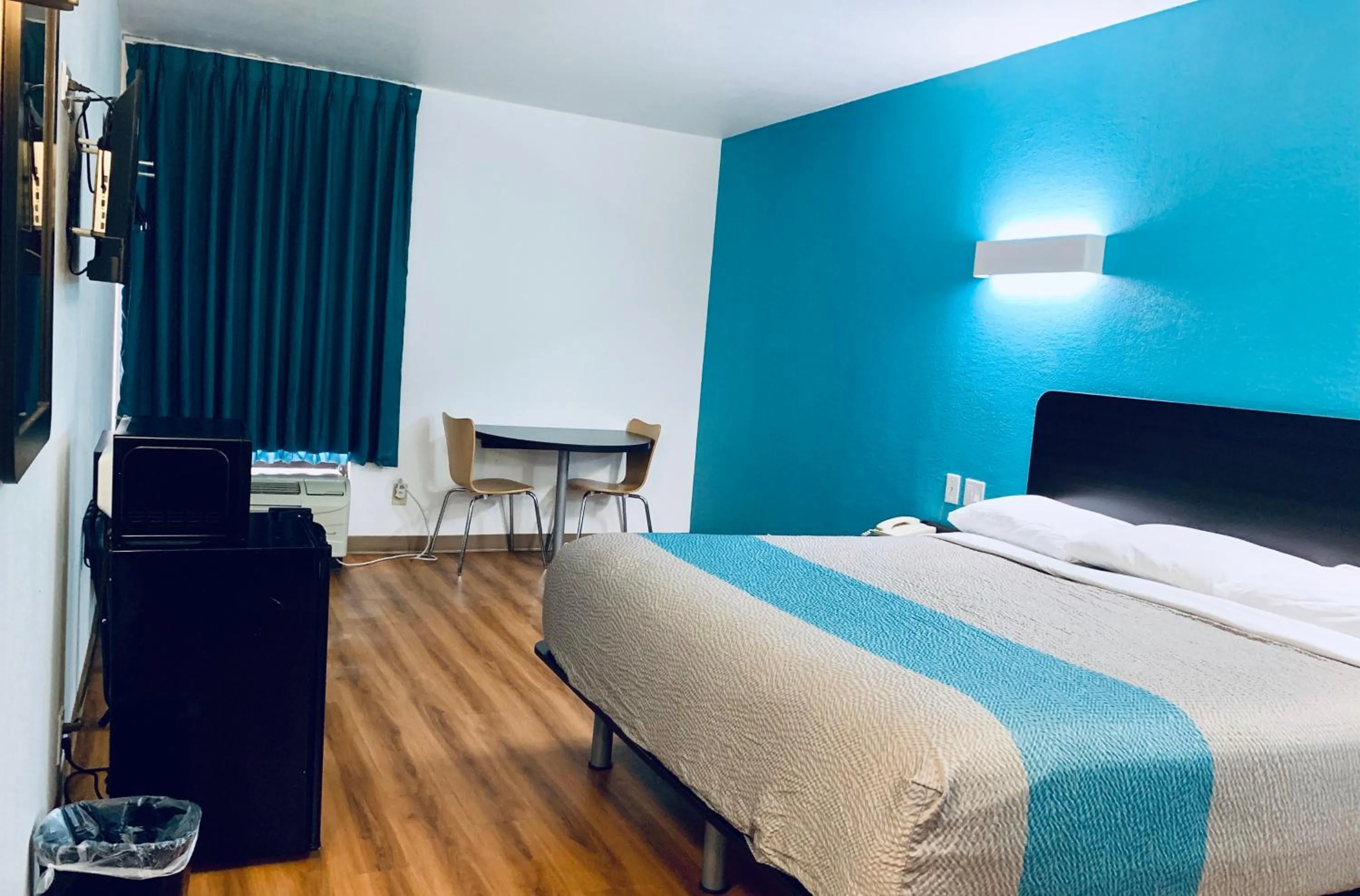 Bedroom, Bed in Motel 6-Lewisville, TX - Medical City