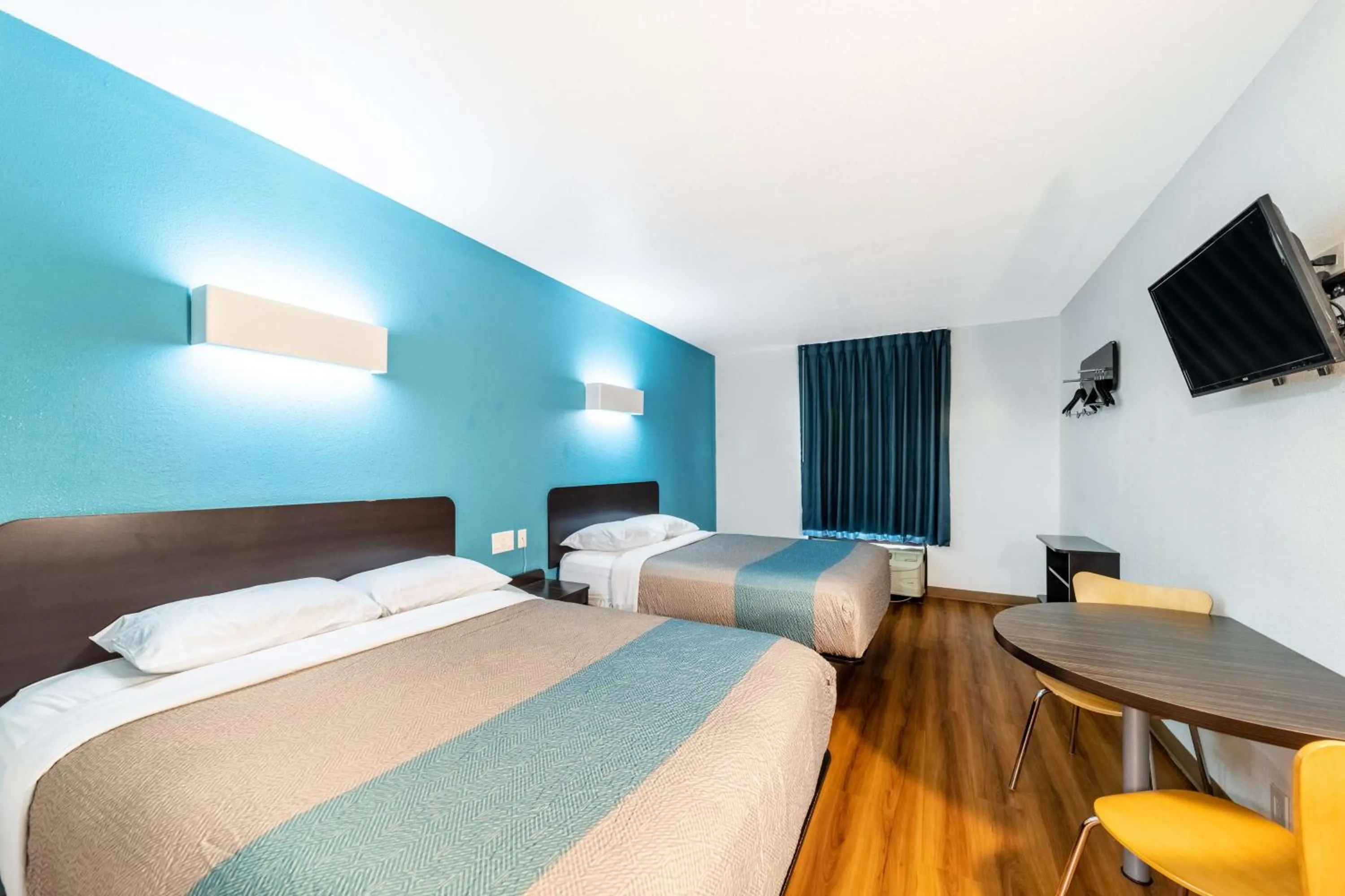 Photo of the whole room, Bed in Motel 6-Lewisville, TX - Medical City