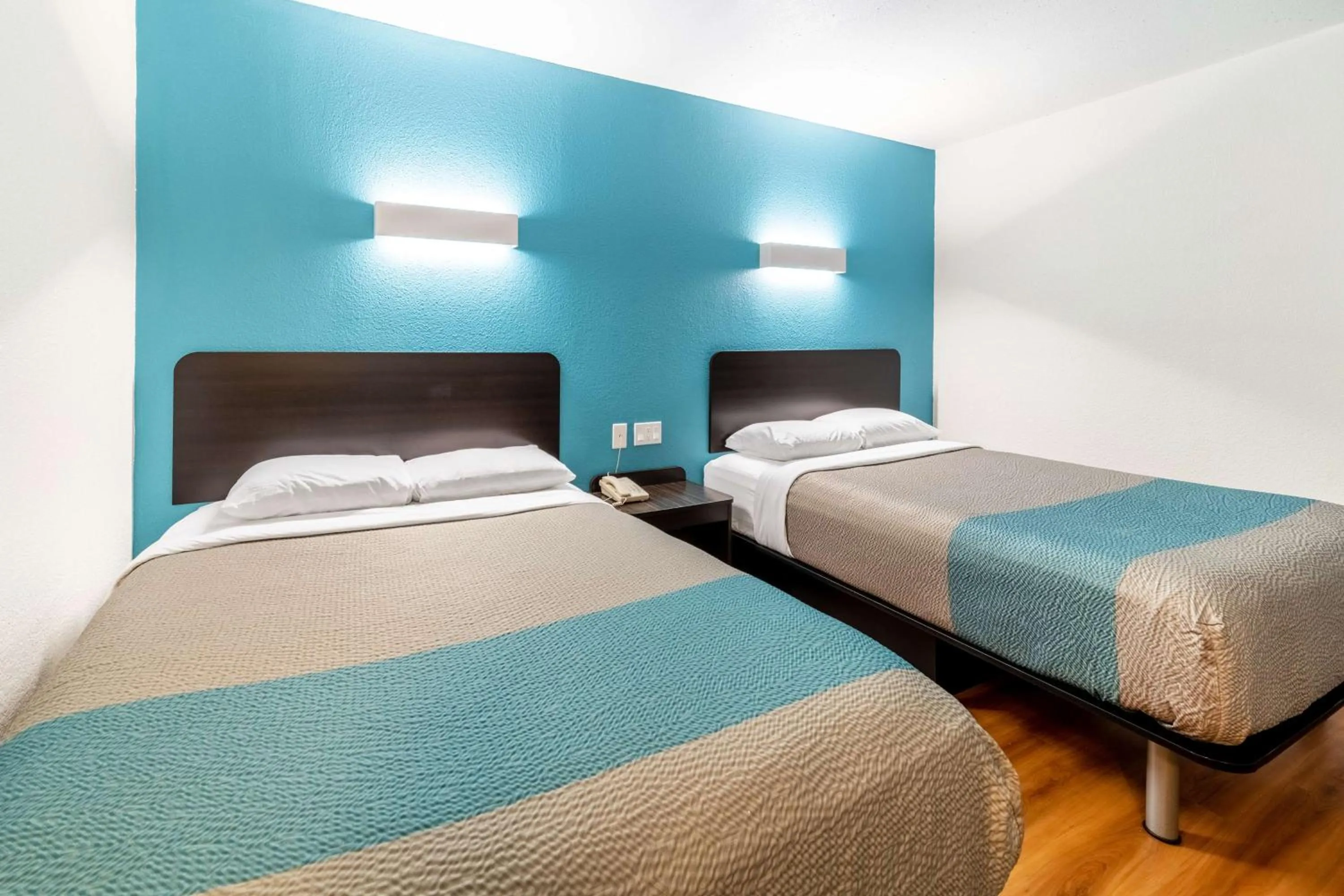 Photo of the whole room, Bed in Motel 6-Lewisville, TX - Medical City